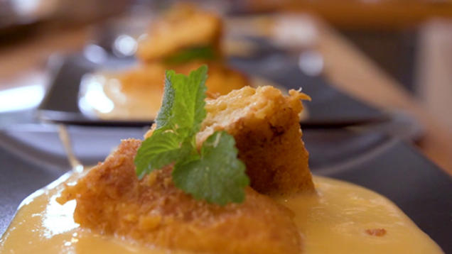 Rezept: Kartäuserklöße mit Weinschaumsauce Rezept: Kartäuserklöße mit Weinschaumsauce