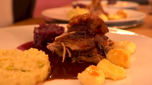 Rezept: Fränkisches Schäufele mit Rotkohl, Wirsing und Gnocchis Rezept: Fränkisches Schäufele mit Rotkohl, Wirsing und Gnocchis