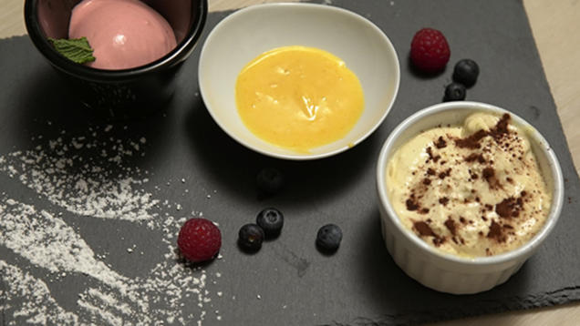 Rezept: Tiramisu vom Bayreuther Weißbier, frische Weißbierzabaione und Eis von der Himbeere Rezept: Tiramisu vom Bayreuther Weißbier, frische Weißbierzabaione und Eis von der Himbeere