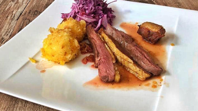 Rezept: Ente mit Rotkohl und Klößen (Laura Karasek) Rezept: Ente mit Rotkohl und Klößen (Laura Karasek)