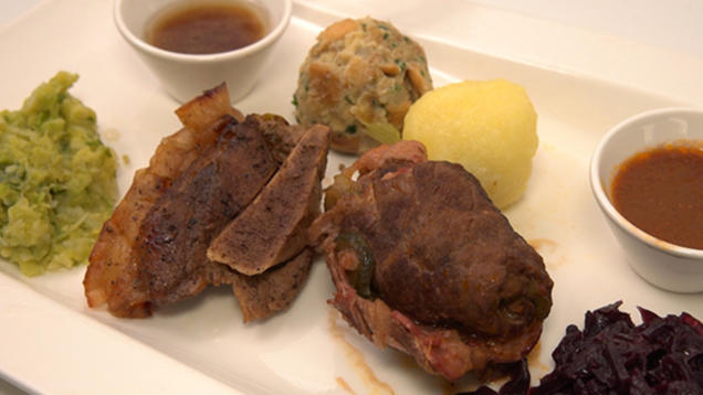 Rezept: Minischäuferle mit Wirsing und Kloß Rezept: Minischäuferle mit Wirsing und Kloß