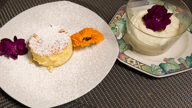 Rezept: Kleiner weißer Schokotraum, dazu Omas Käsekuchen Rezept: Kleiner weißer Schokotraum, dazu Omas Käsekuchen