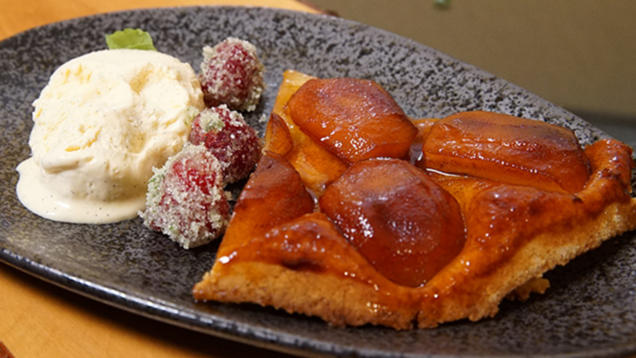 Rezept: Vanilleparfait mit Apfeltarte Rezept: Vanilleparfait mit Apfeltarte
