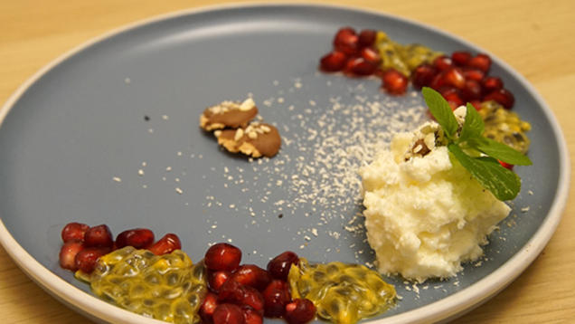 Rezept: Weiße Mousse mit Tonkabohne zwischen Frucht Rezept: Weiße Mousse mit Tonkabohne zwischen Frucht