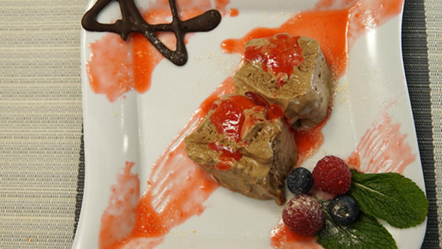 Rezept: Schokoladenparfait und Himbeerspiegel Rezept: Schokoladenparfait und Himbeerspiegel