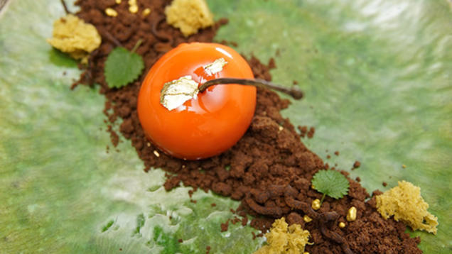 Rezept: Mango-Maracuja-Gelee mit Mirror-Glace als Kirsche Rezept: Mango-Maracuja-Gelee mit Mirror-Glace als Kirsche