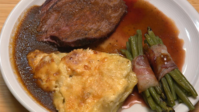 Rezept: Tafelspitz vom Grill mit Kartoffelauflauf und Speckbohnen Rezept: Tafelspitz vom Grill mit Kartoffelauflauf und Speckbohnen