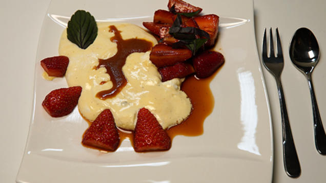 Rezept: Mascarponecreme im Schokonest mit frischen Früchten der Saison Rezept: Mascarponecreme im Schokonest mit frischen Früchten der Saison