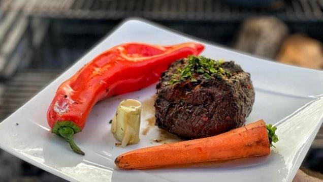 Rezept: Rinderfilet mit Granatapfelmarinade (Detlef Steves und Mathias Mester) Rezept: Rinderfilet mit Granatapfelmarinade (Detlef Steves und Mathias Mester)