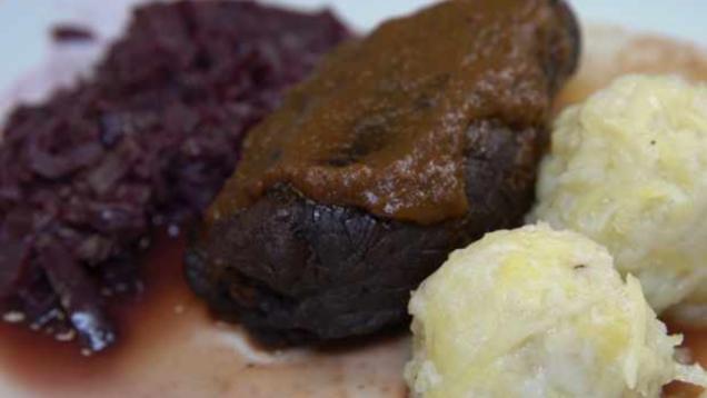 Rezept: Rouladen mit Kraut und Klöße Rezept: Rouladen mit Kraut und Klöße