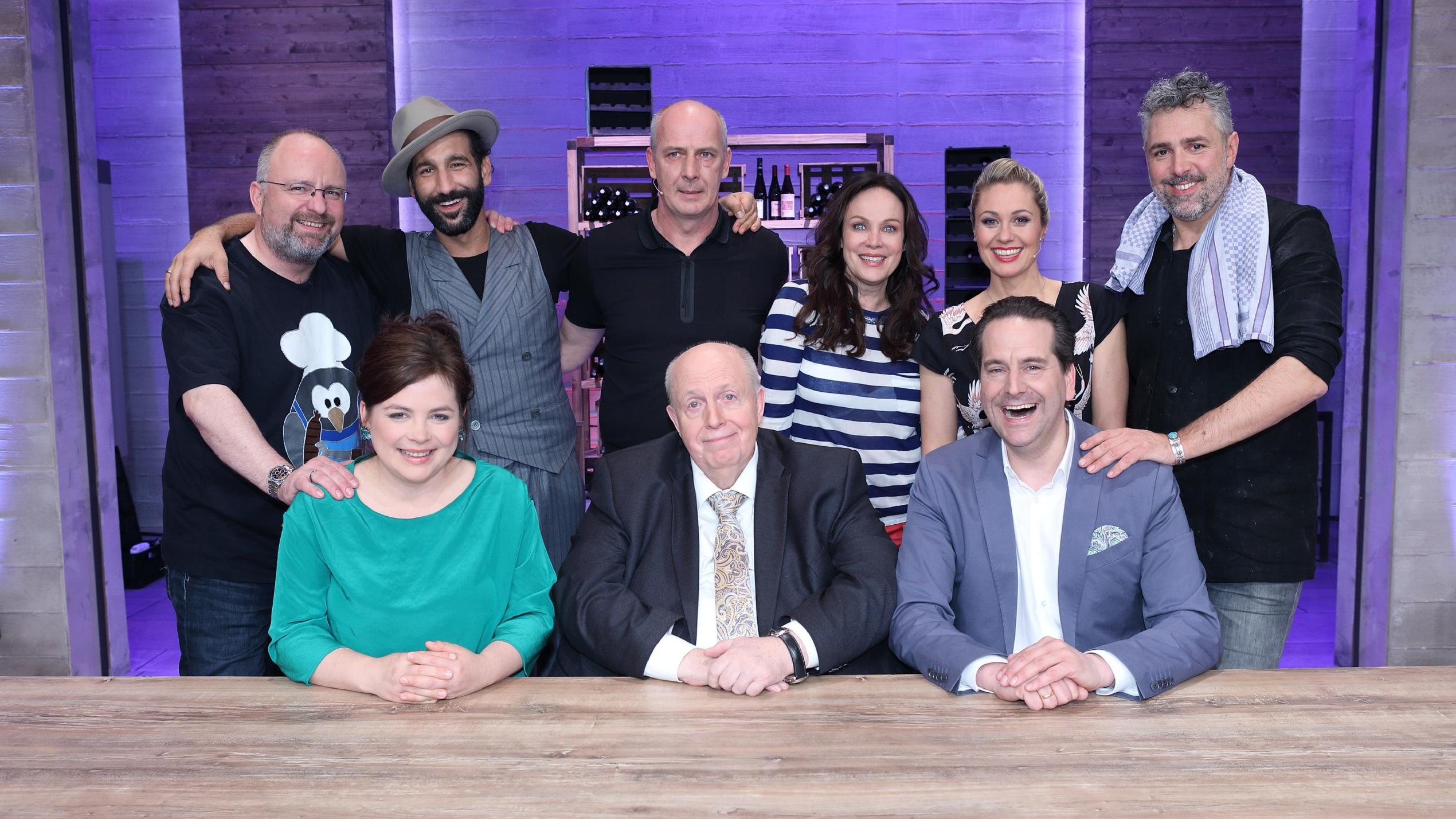 Grill den Profi 2018: Roland Trettl wird von Sonja Kirchberger, Massimo Sinató und Mario Basler herausgefordert Roland Trettl bekommt es bei "Grill den Profi" mit Sonja Kirchberger, Massimo Sinató und Mario Basler zu tun.