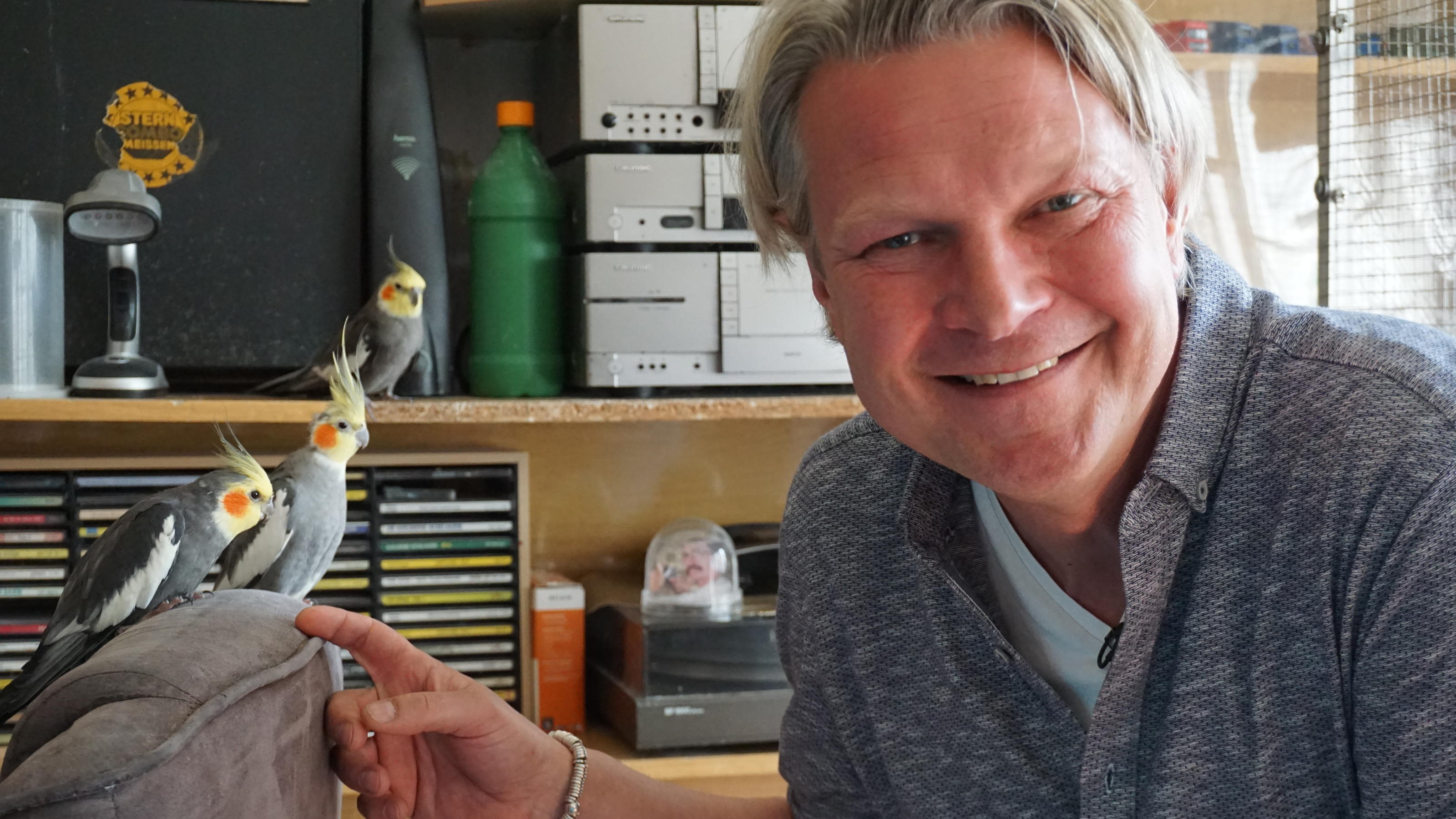 hundkatzemaus: Ein neues Zuhause für Vögel mit Handicap Frank Weber rettet Sittiche