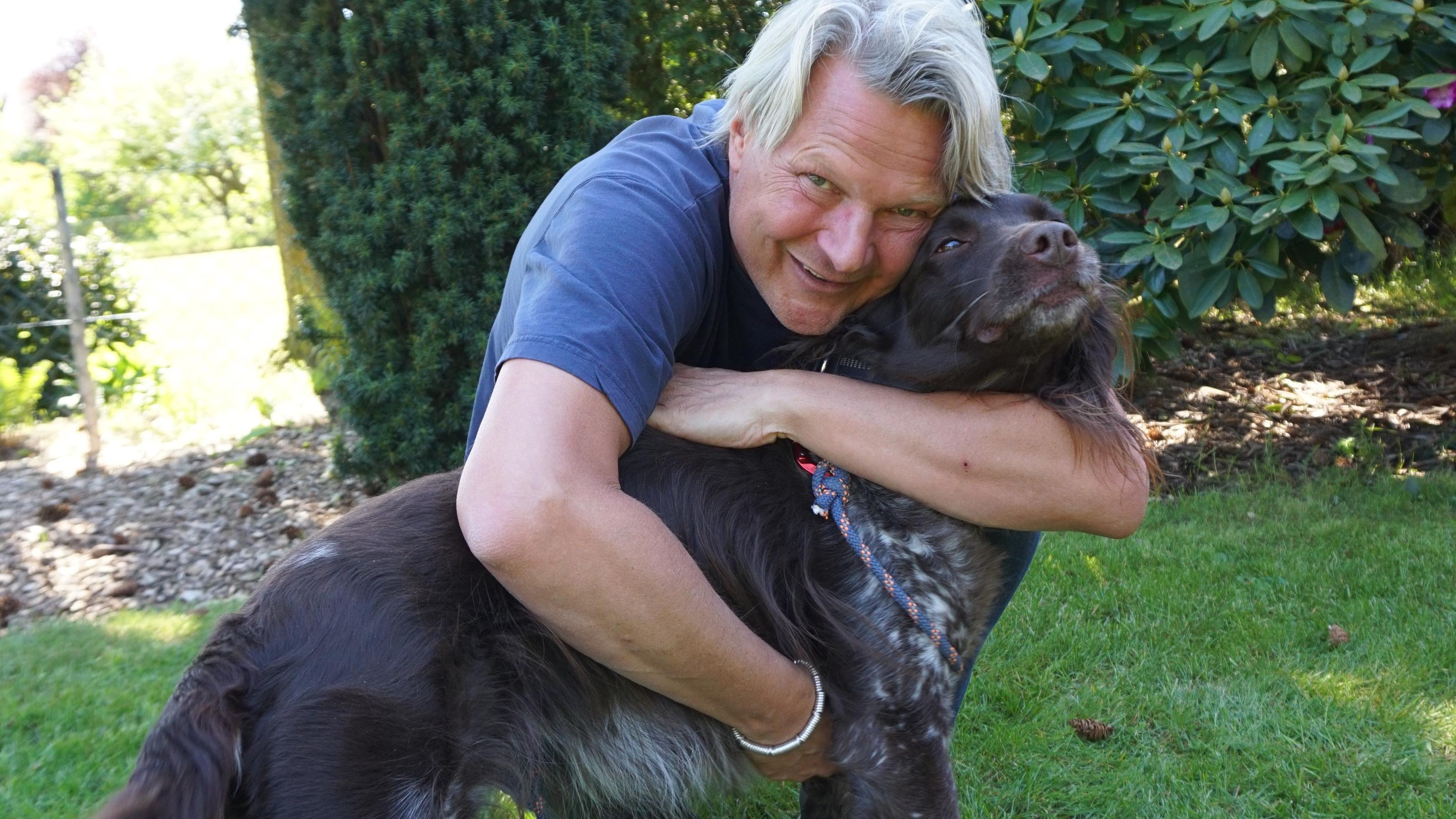 hundkatzemaus: Frank Weber vermittelt einen Notfall hundkatzemaus-Tierschutzexperte Tierschutzexperte Frank Weber