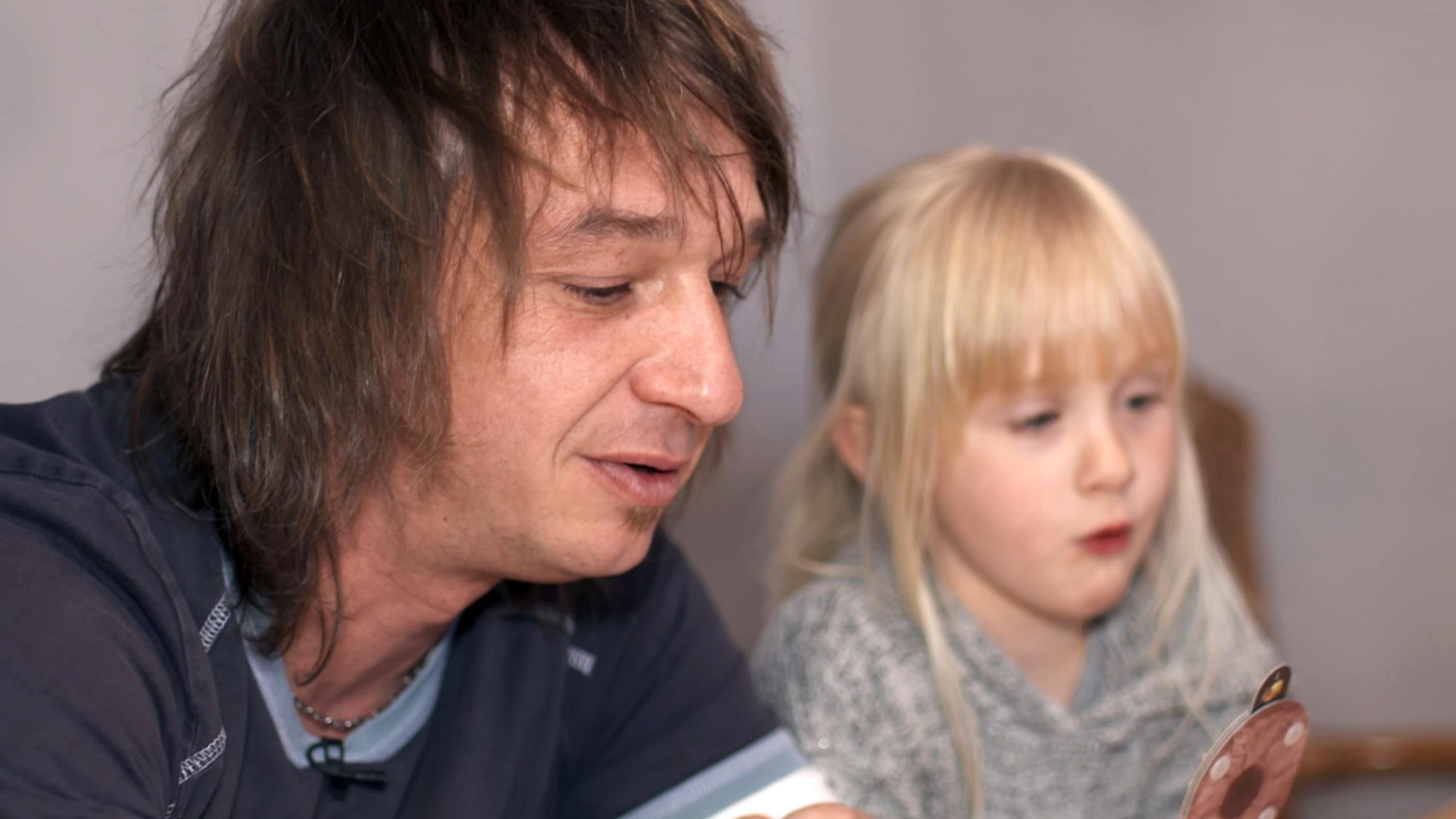 Willkommen bei Familie Wurst: Julia Wurst - Ehefrau von Michael Wurst Michael Wurst mit Tochter Sally