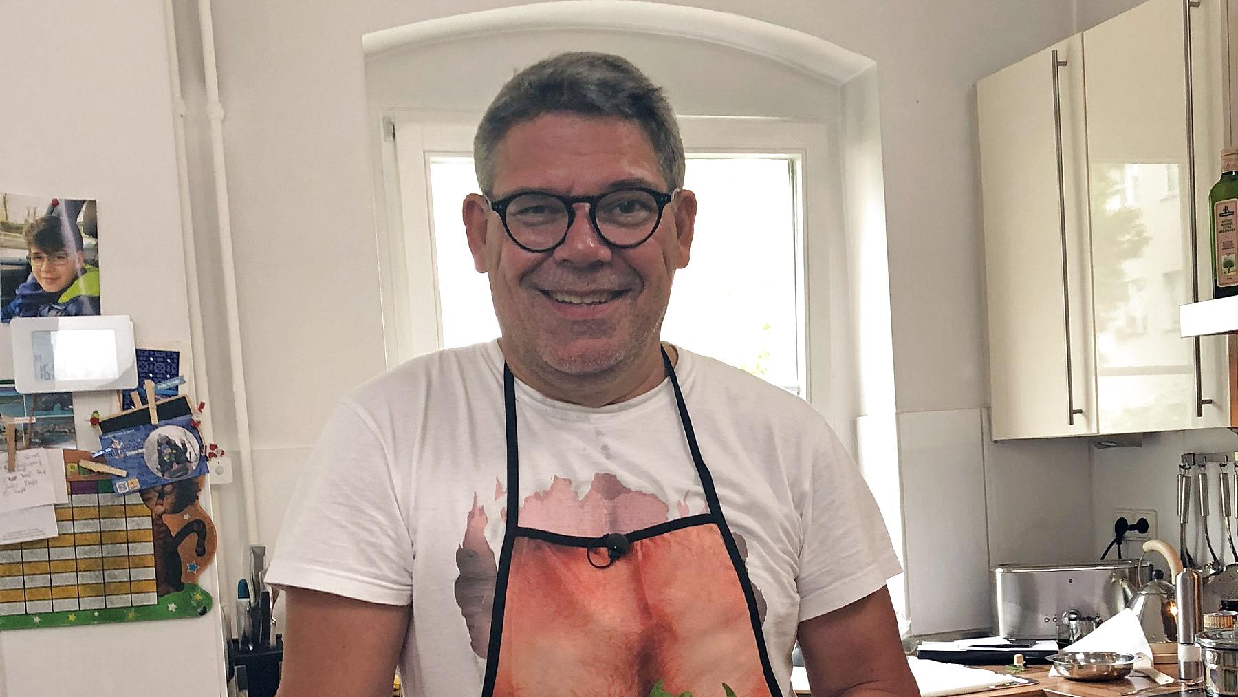 "Die Deutsche Dinner-Meisterschaft": Das ist Rudolf aus Berlin Rudolf tritt für Berlin bei "Die Deutsche Dinner-Meisterschaft" bei "Das perfekte Dinner" an.