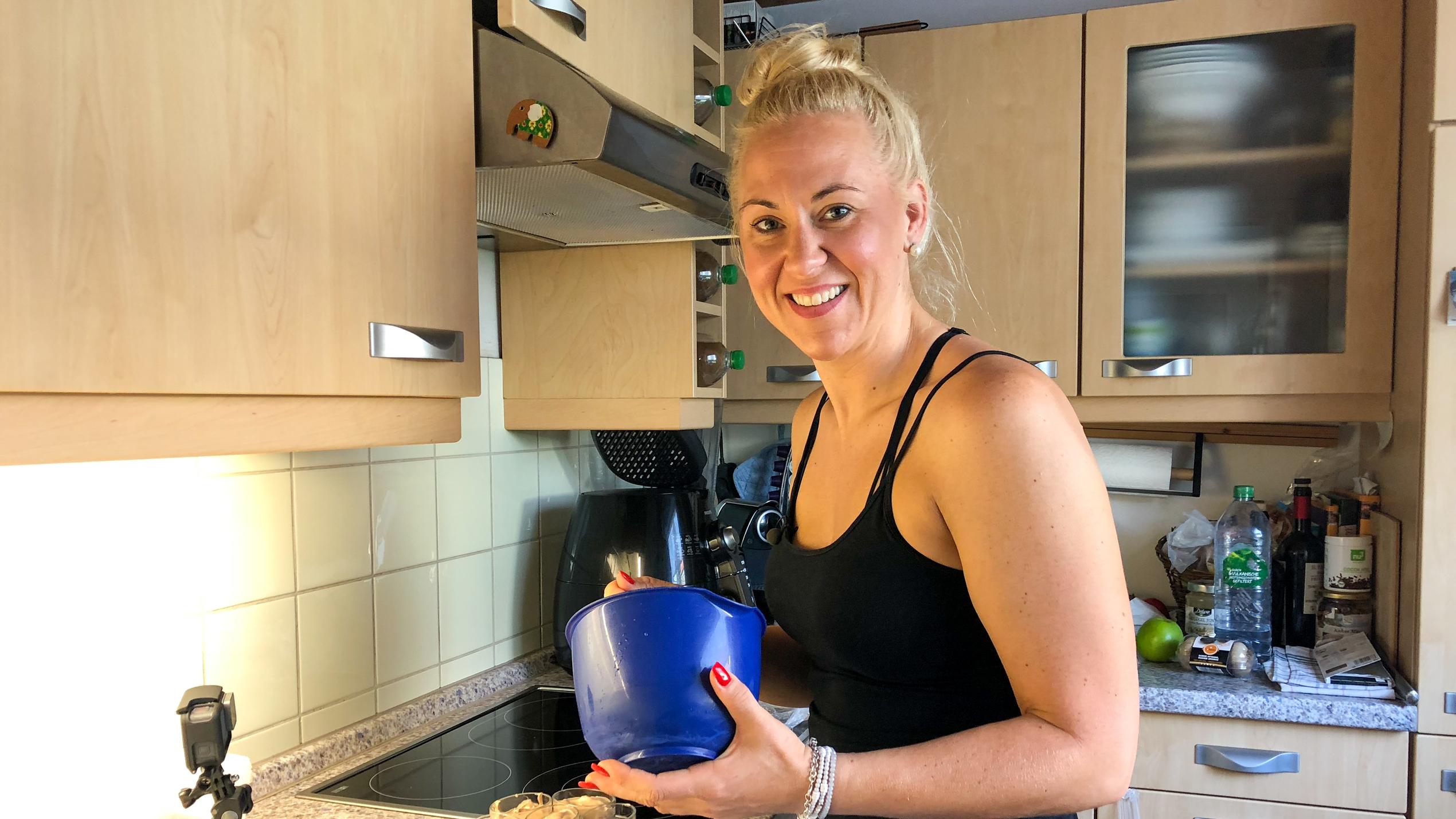 "Die Deutsche Dinner-Meisterschaft": Das ist Marina aus München Marina will sich bei "Die Deutsche Dinner-Meisterschaft" die Krone von "Das perfekte Dinner" aufsetzen.