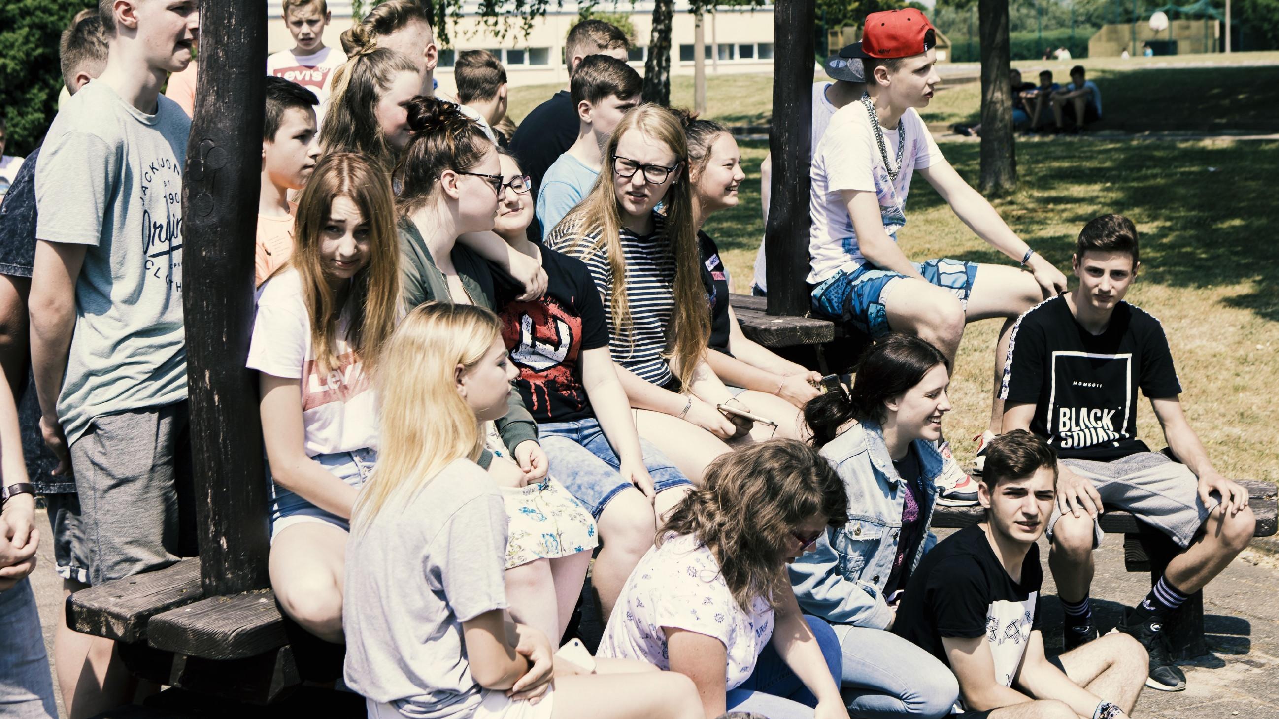 "Unsere Schule" bei TV NOW: Alle Folgen der Doku-Reihe jetzt kostenlos sehen Schüler der Albert-Schweizer-Ganztagsschule in Aschersleben