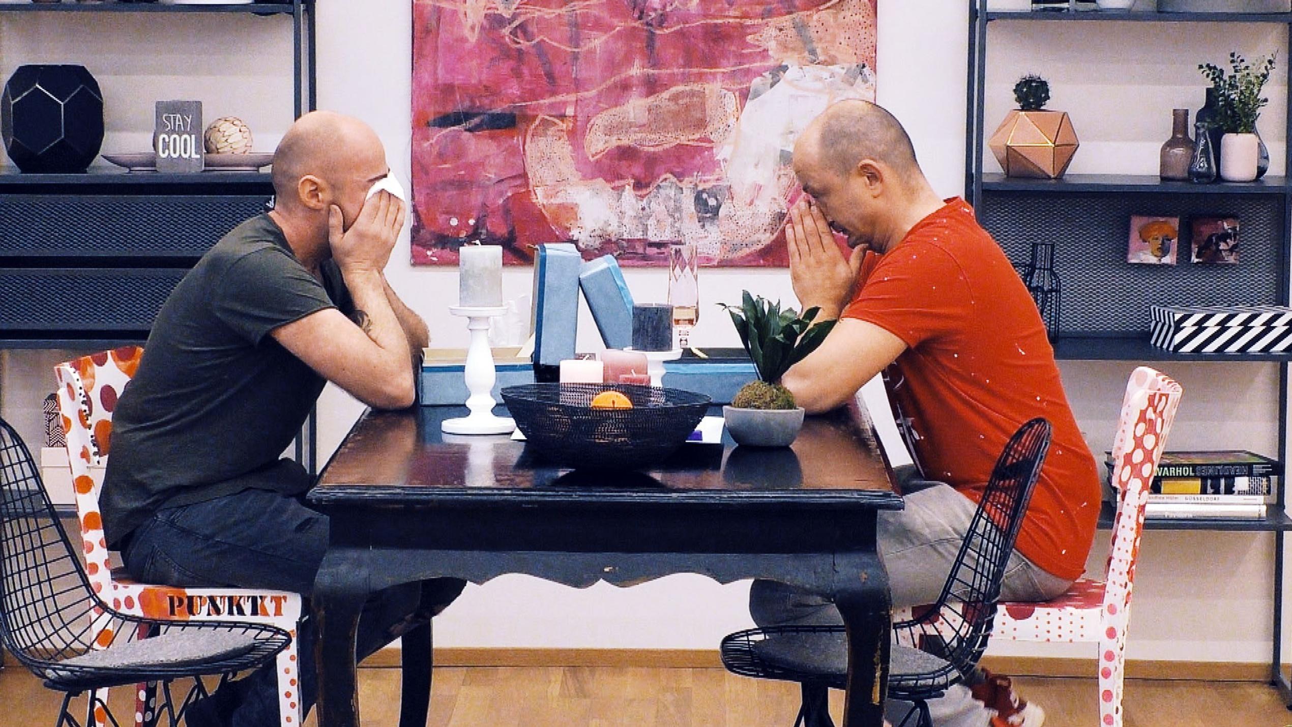 Eine Nacht mit dem Ex: Unser Paar Patrick und Roberto Der Abend ist alles andere als einfach für Patrick und Roberto (r.). Der Taschentuchverbrauch ist hoch und die besprochenen Themen tiefgründig. Ob aus diesem Wellenreiten der Gefühle letztendlich etwas Gutes kommt?