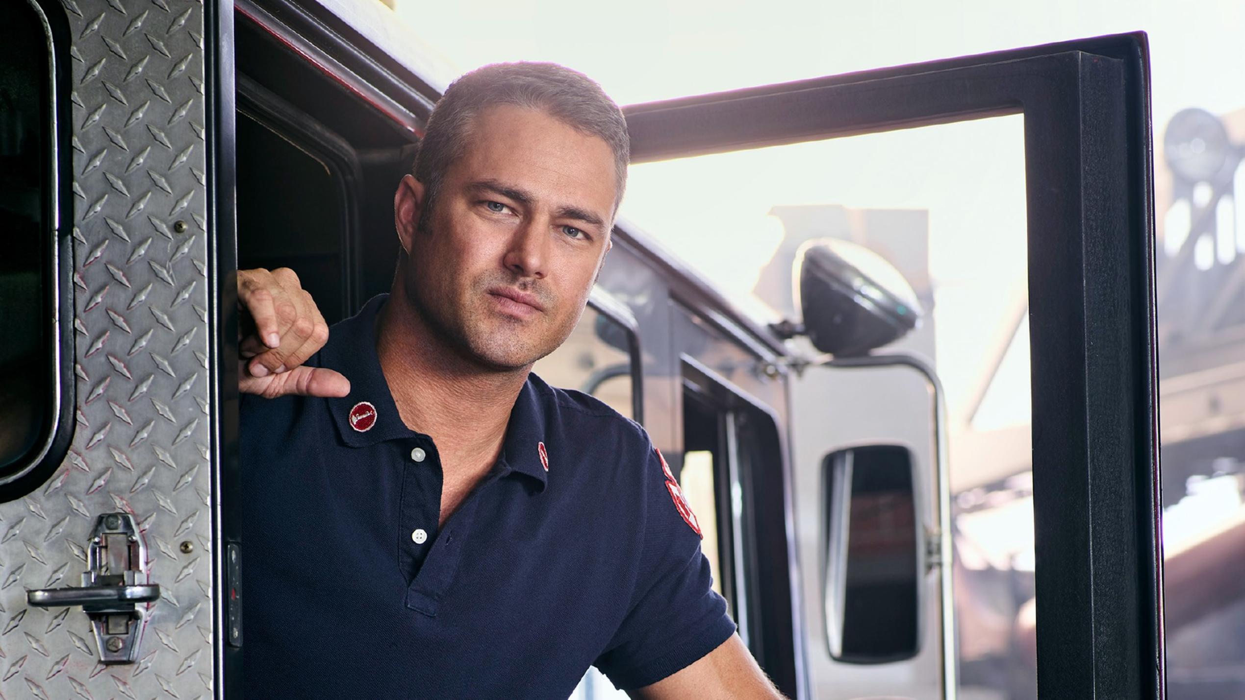 Taylor Kinney spielt Kelly Severide in Chicago Fire Kelly Severide (Taylor Kinney)
