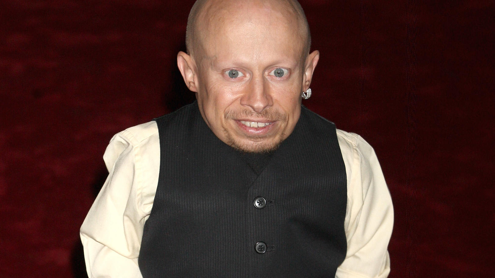 Verne Troyer: Obduktionsbericht gibt Aufschluss über Todesursache Verne Troyer auf dem roten Teppich