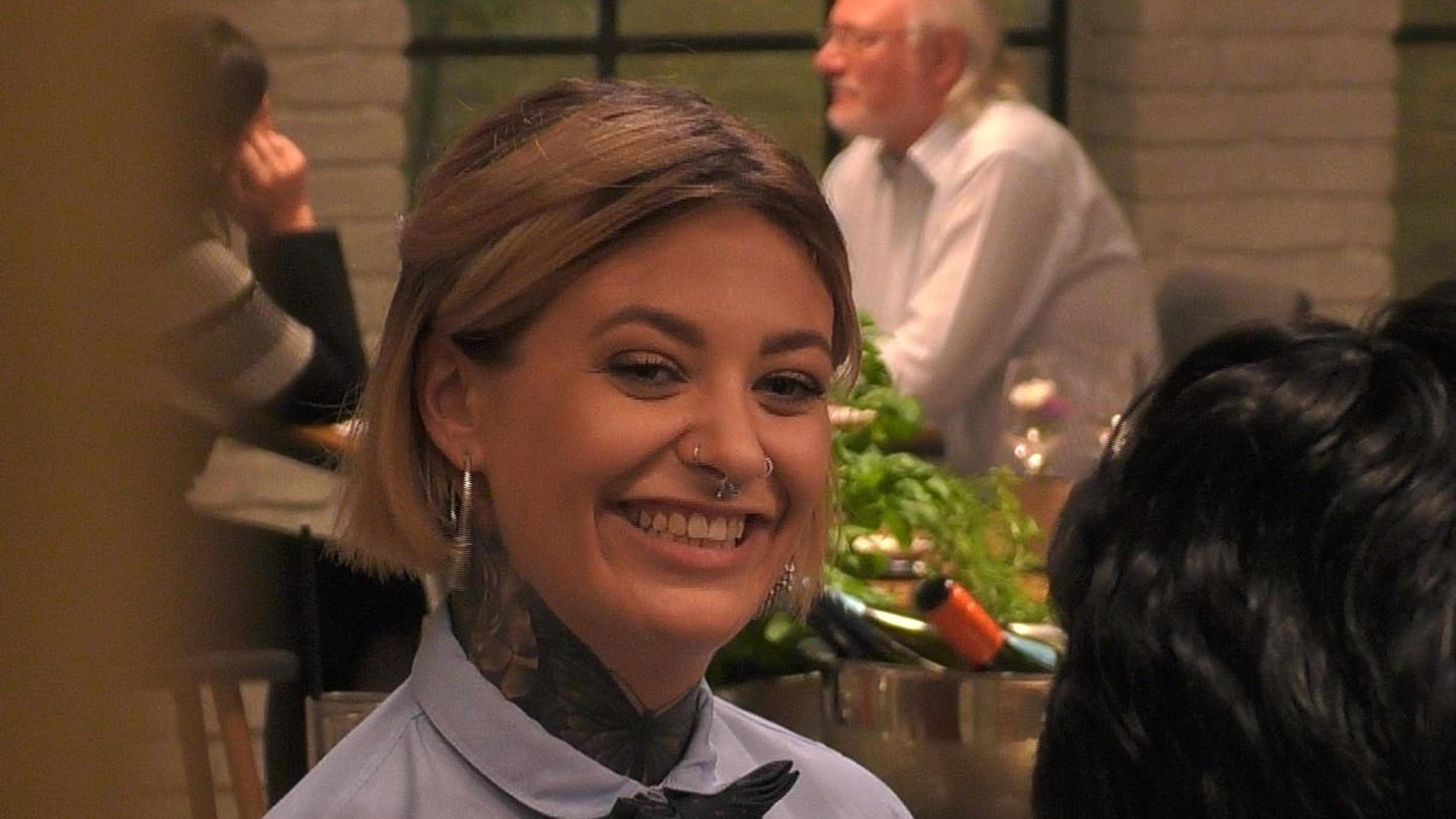 First Dates - Ein Tisch für zwei: Kellnerin Jenny im Interview J 2