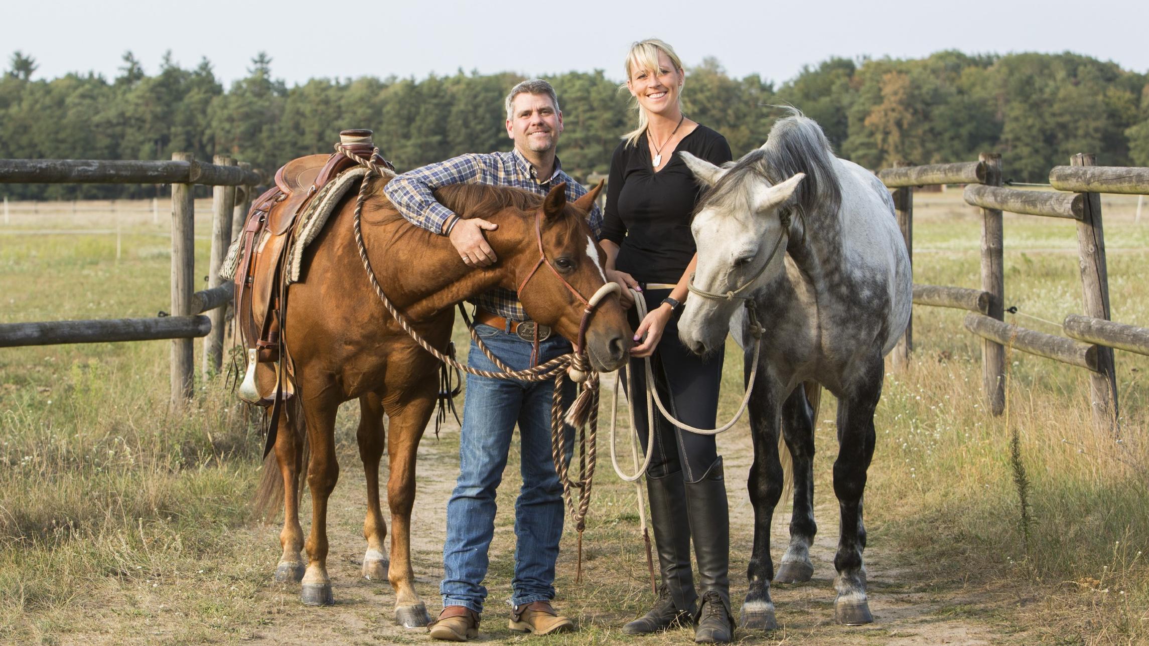 Die Pferdeprofis: Problempferde in besten Händen! Die Pferdeprofis Katja Schnabel und Bernd Hackl mit Fips und Pille.