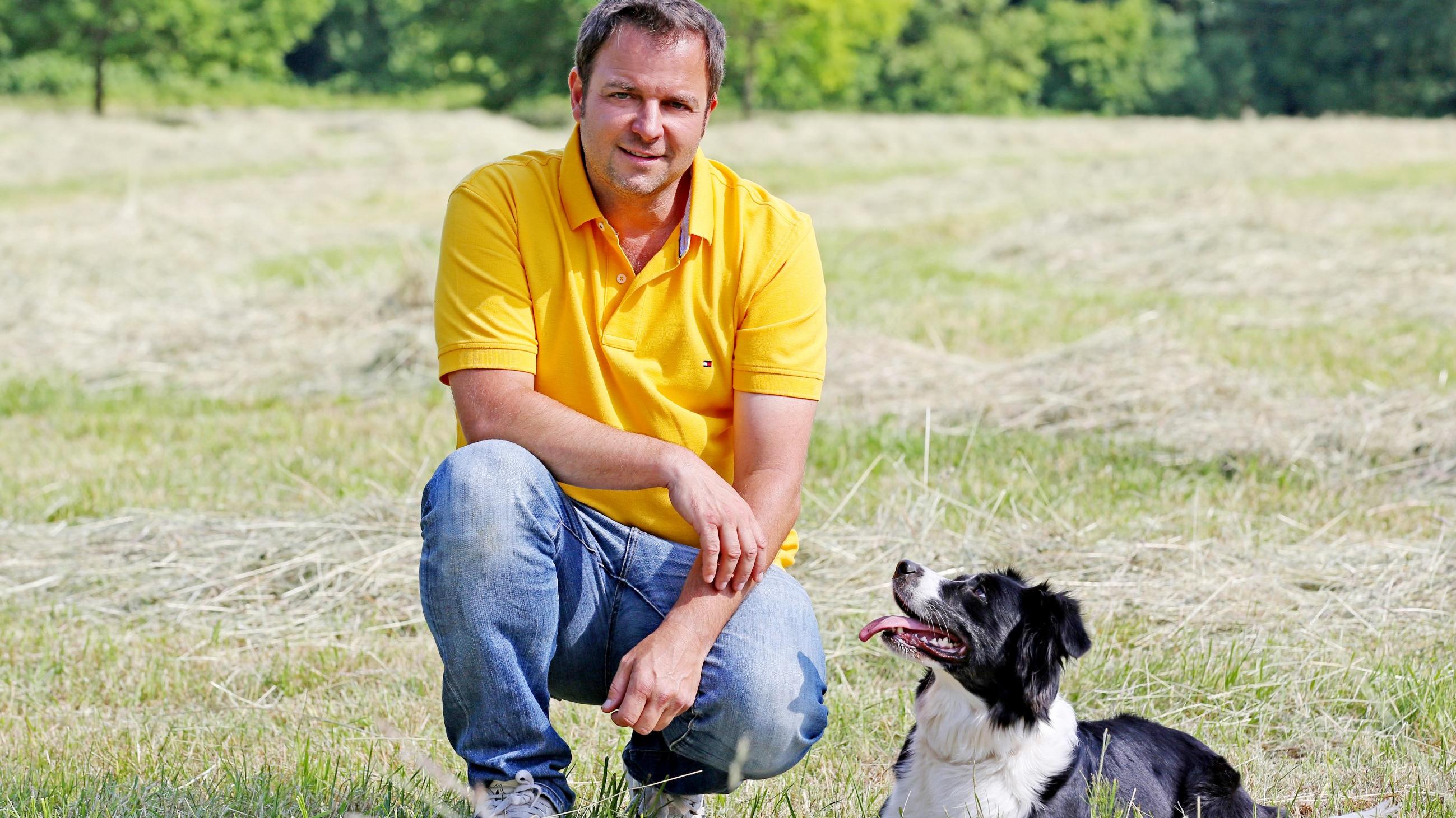 Der Vertretungslehrer: Hundeprofi Martin Rütter hält eine Unterrichtsstunde Hundeprofi Martin Rütter übernimmt in "Der Vertretungslehrer" eine Unterrichtsstunde