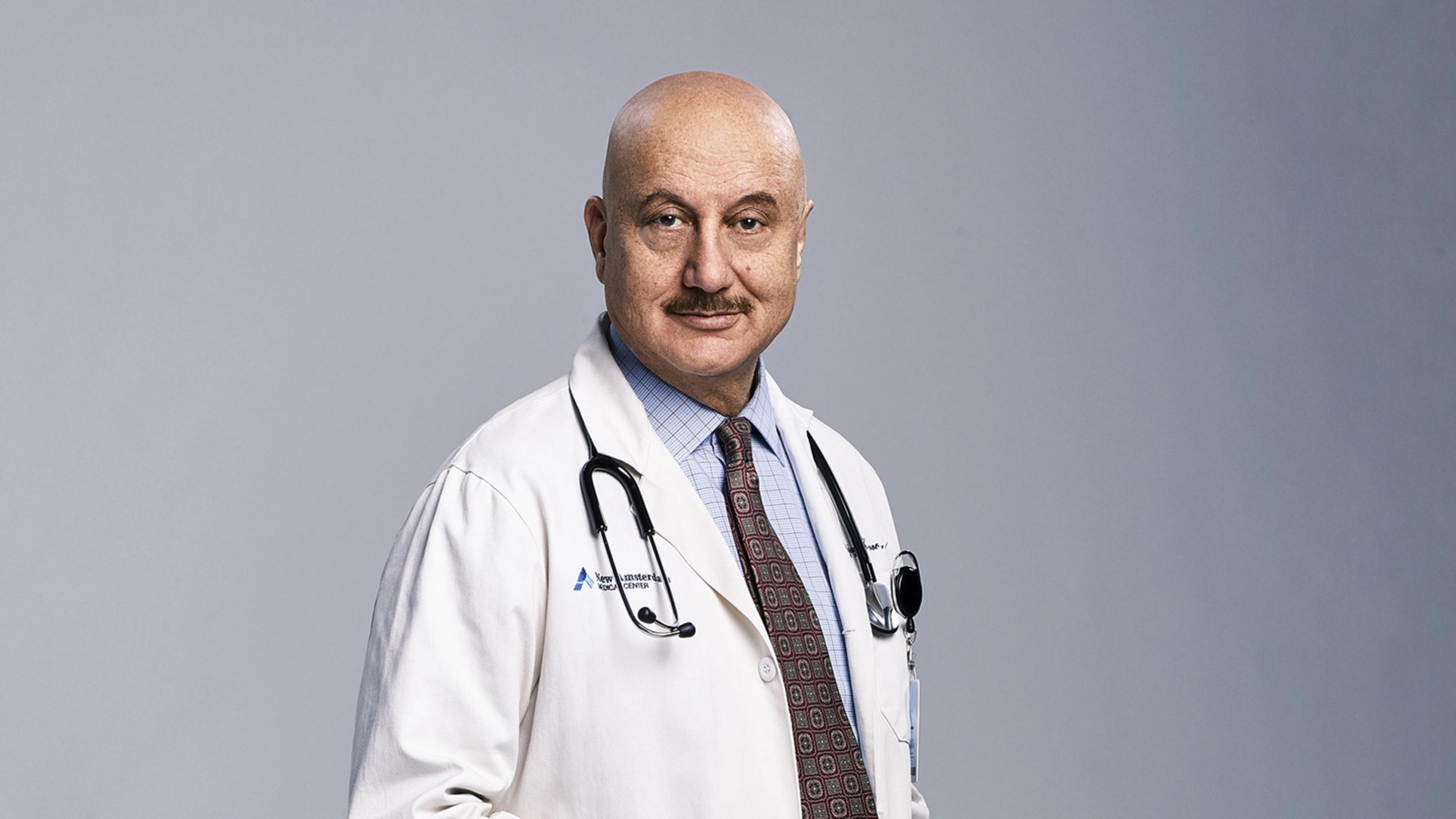 New Amsterdam: Anupam Kher spielt Dr. Vijay Kapoor Dr. Vijay Kapoor (Anupam Kher)