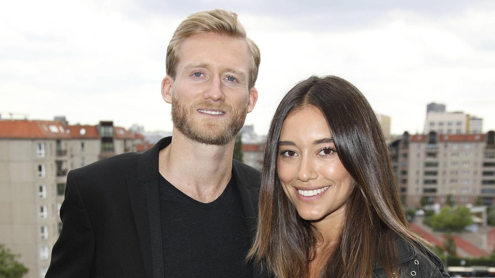 André Schürrle: Heimliche Hochzeit mit seiner Anna Sharypova Andre Schürrle mit Freundin Anna Sharypova beim Thomas Sabo Press Cocktail auf der Berlin Fashion Week Spring/Summer 2018 im China Club. Berlin, 05.07.2017 Foto:xS.xGabschx/xFuturexImage
