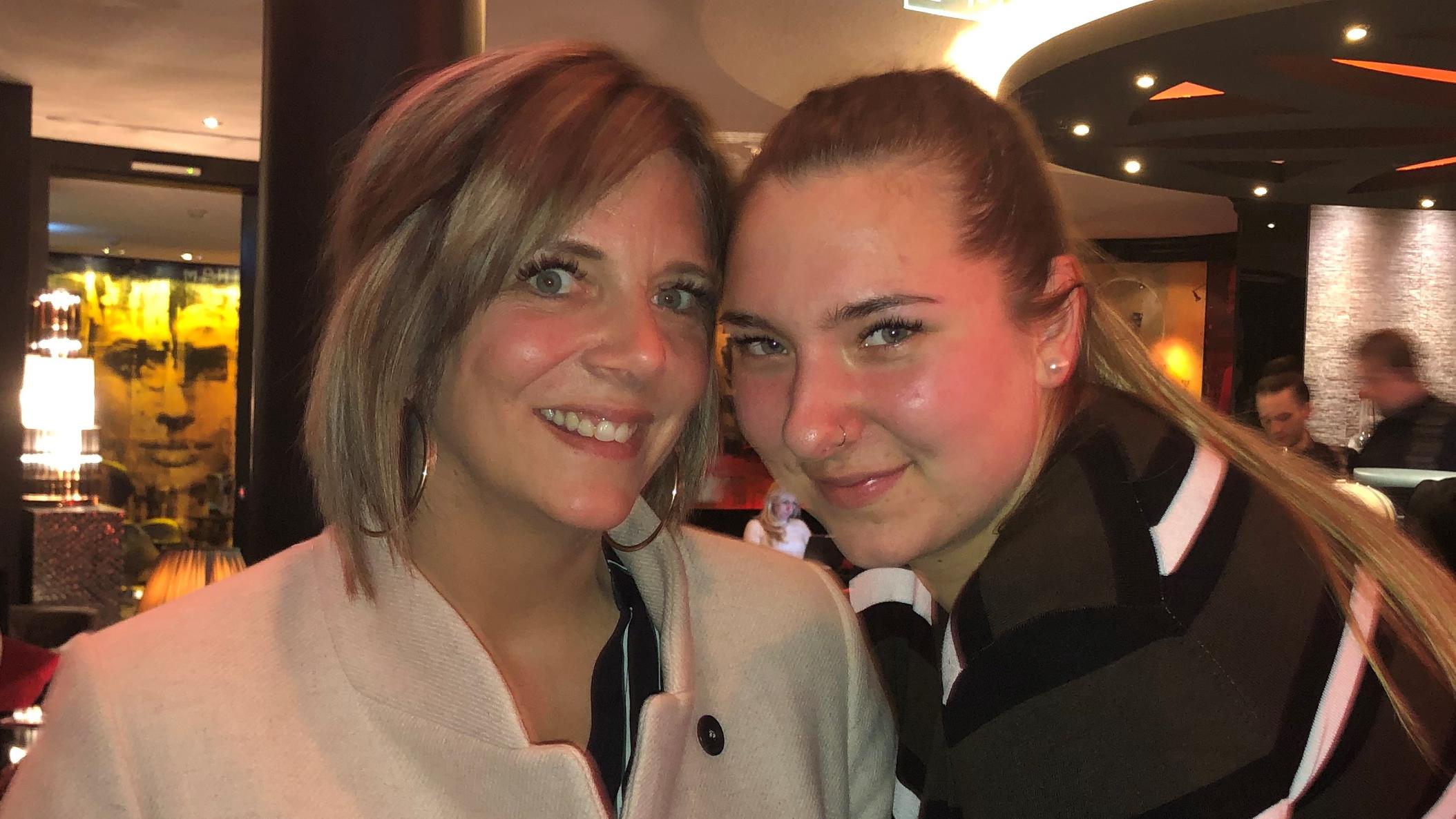 Danni Büchner nach „Goodbye Deutschland“-Doku: „Jens hätte es gefeiert“ Daniela Büchner und Tochter Joelina sind heute in Köln, weil Daniela zu Gast bei Stern TV ist.