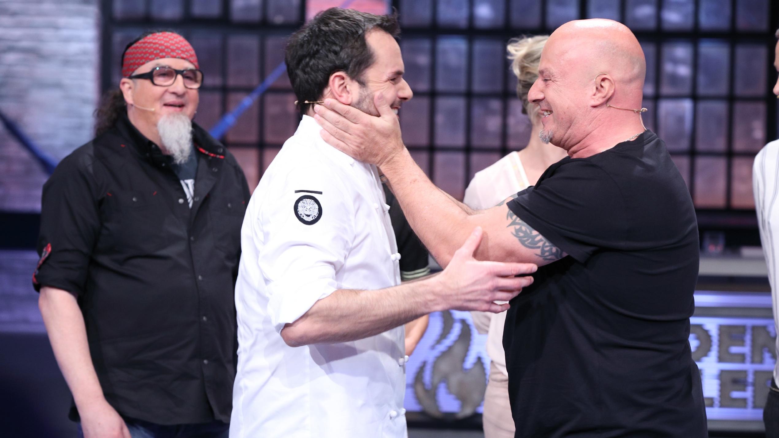 Grill den Henssler: Tränenreiche Liebeserklärung von Detlef Steves Bei den Dauerrivalen Detlef Steves und Steffen Henssler kochen die Emotionen hoch