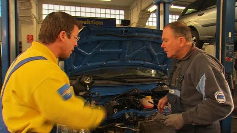 Die Autodoktoren "auto mobil"-Autodoktoren Hans-Jürgen Faul (r.) und Holger Parsch (l.)