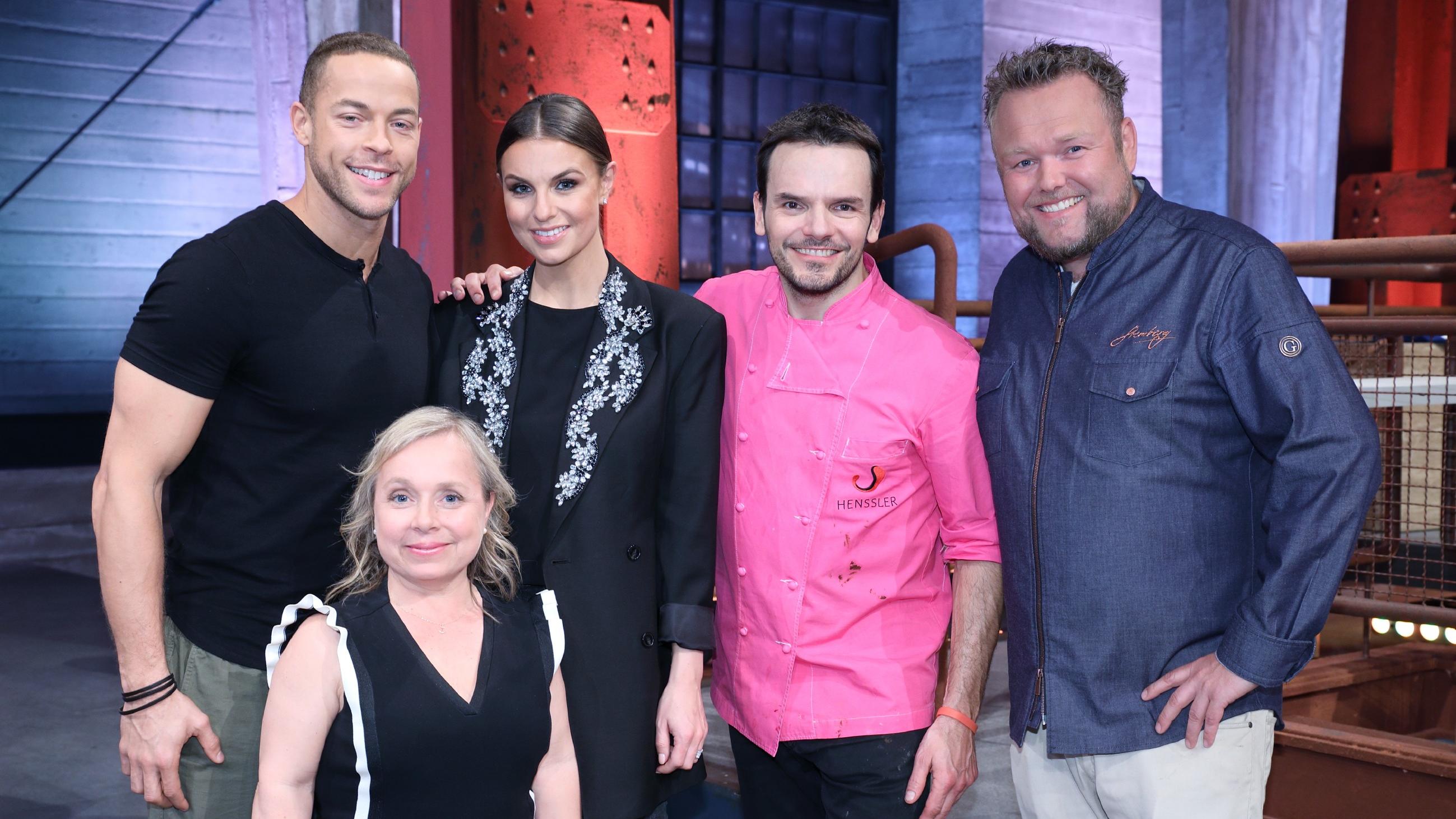 Grill den Henssler: Steffen Henssler kocht im Staffelfinale gegen Andrej Mangold, ChrisTine Urspruch und Laura Wontorra Andrej Mangold, ChrisTine Urspruch und Laura Wontorra wollen bei "Grill den Henssler" Steffen Henssler grillen. Unterstützt werden die Promis von Koch-Coach Sascha Stemberg.