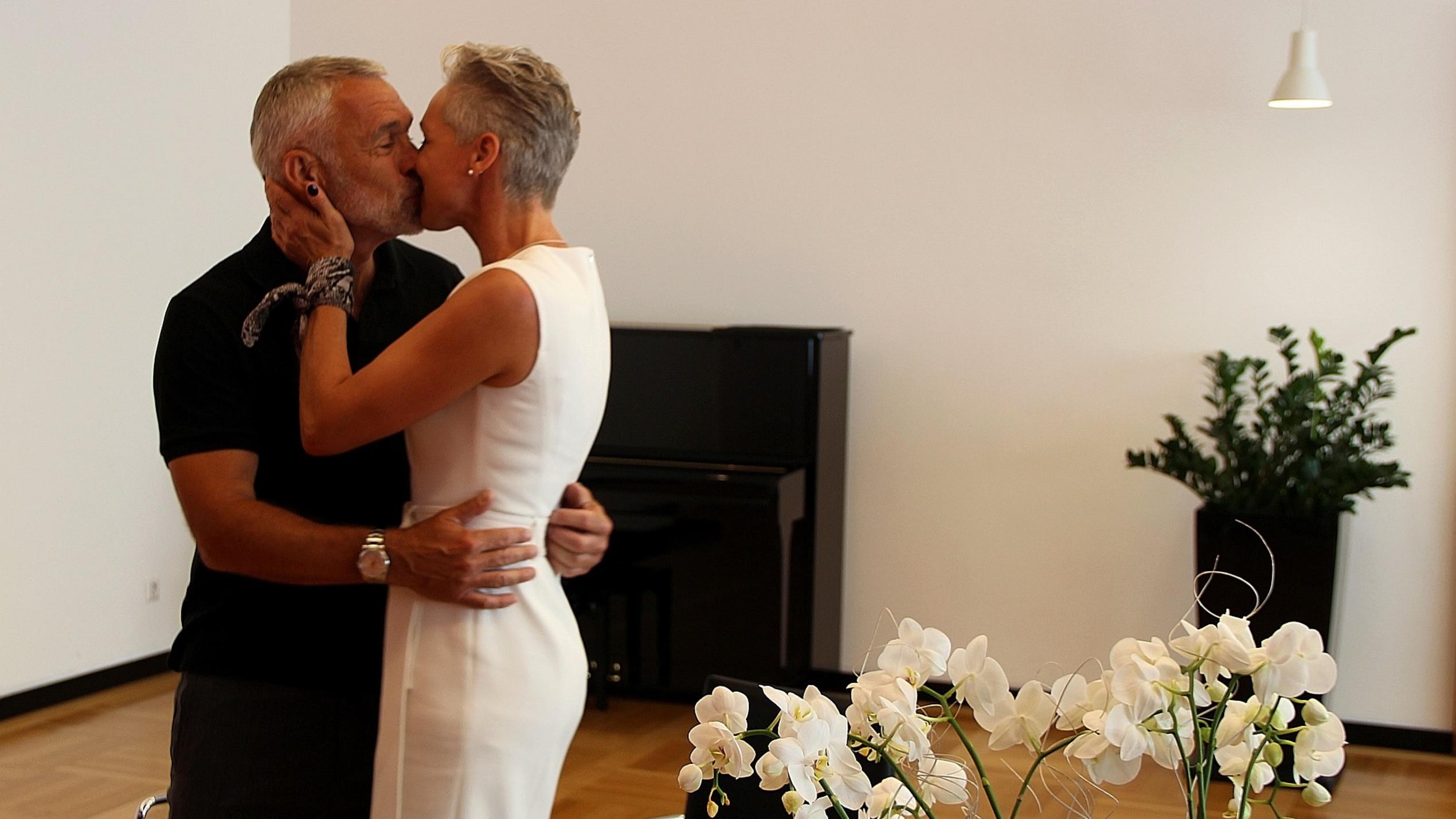 First Dates – ein Tisch für zwei: Jördis und Thomas haben "Ja" gesagt! Jördis und Thomas sind das erste "First Dates"-Hochzeitspaar. Sie haben sich am 19. Juni das Ja-Wort gegeben.