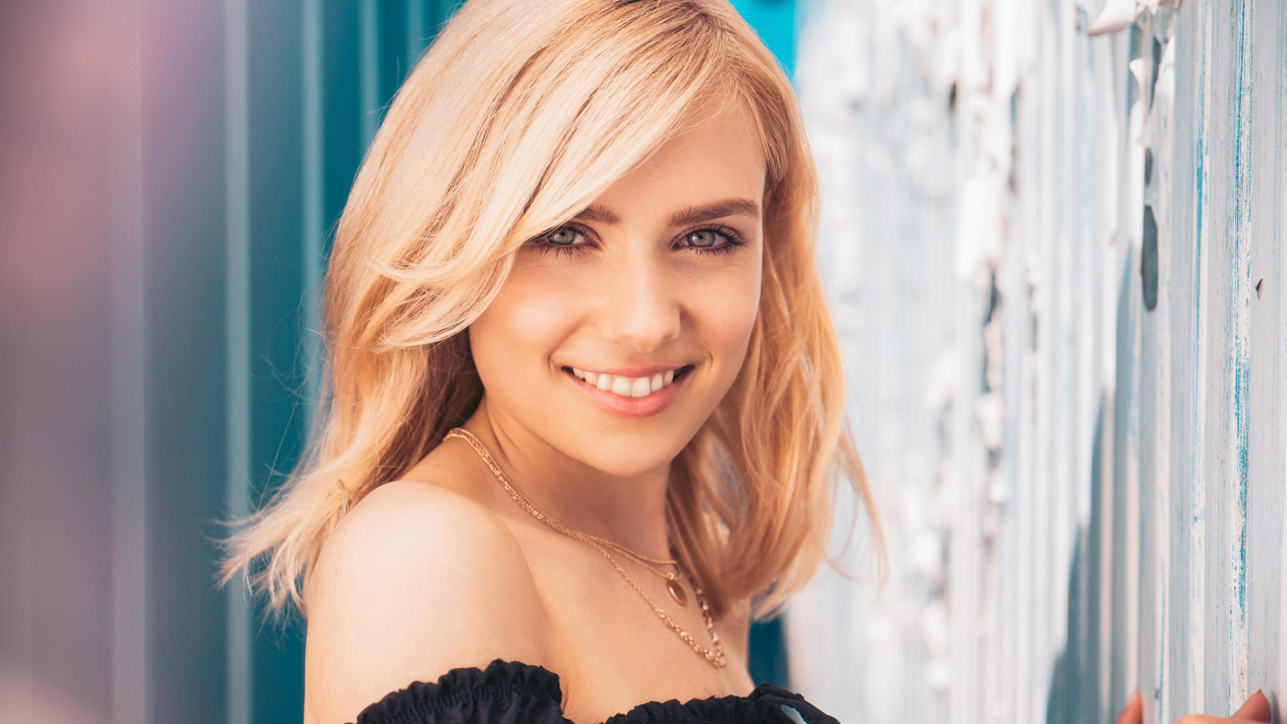 Zwischen Tüll und Tränen: Marie Wegener singt "Immer für dich da" in unserem neuen Trailer Marie Wegener mit ihrer Single "Immer für dich da".