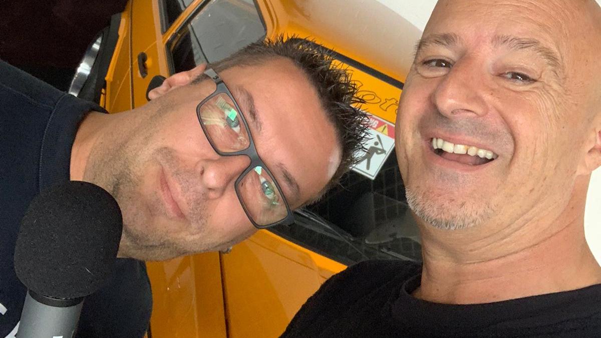 Deffis Woche: Detlef Steves stellt seinen Autohändler, Buddy und Allroundtüppes Andreas Puelacher vor Detlef Steves mit Autohändler Andreas Puelacher.