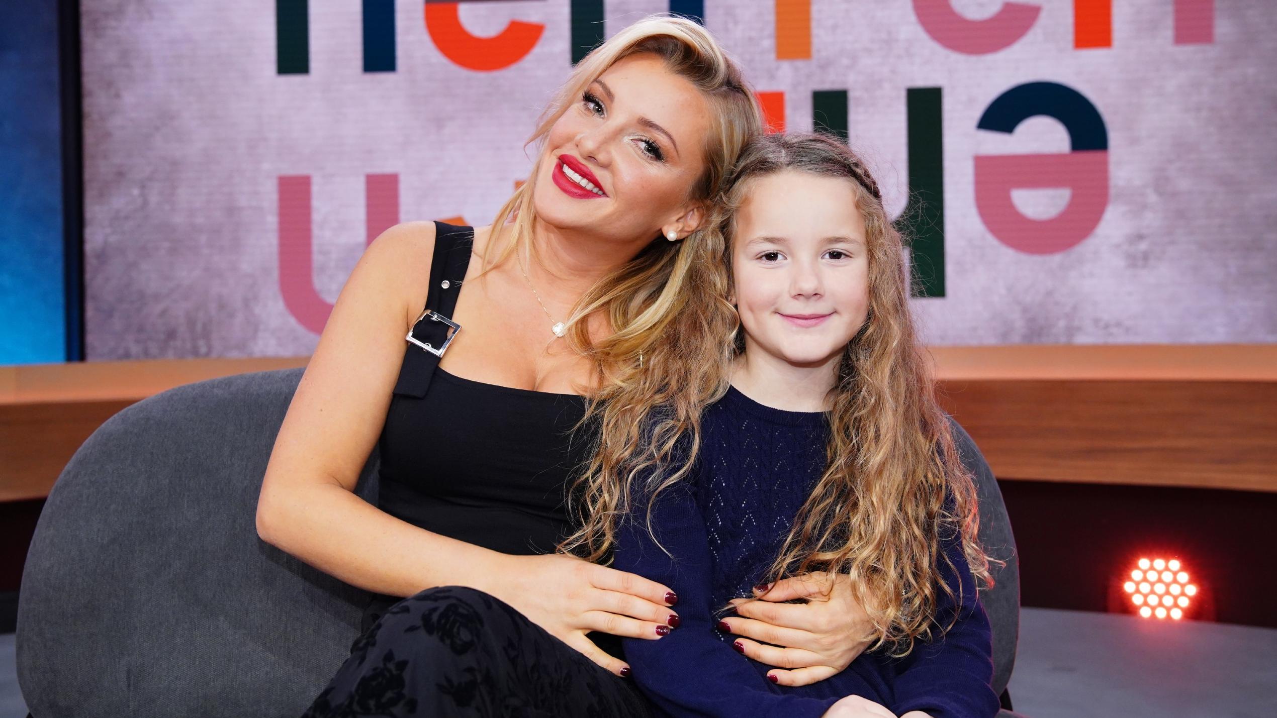 herrlich ehrlich: Steckbrief Lilly Junker Promi-Patin Evelyn Burdecki mit Lilly Junker