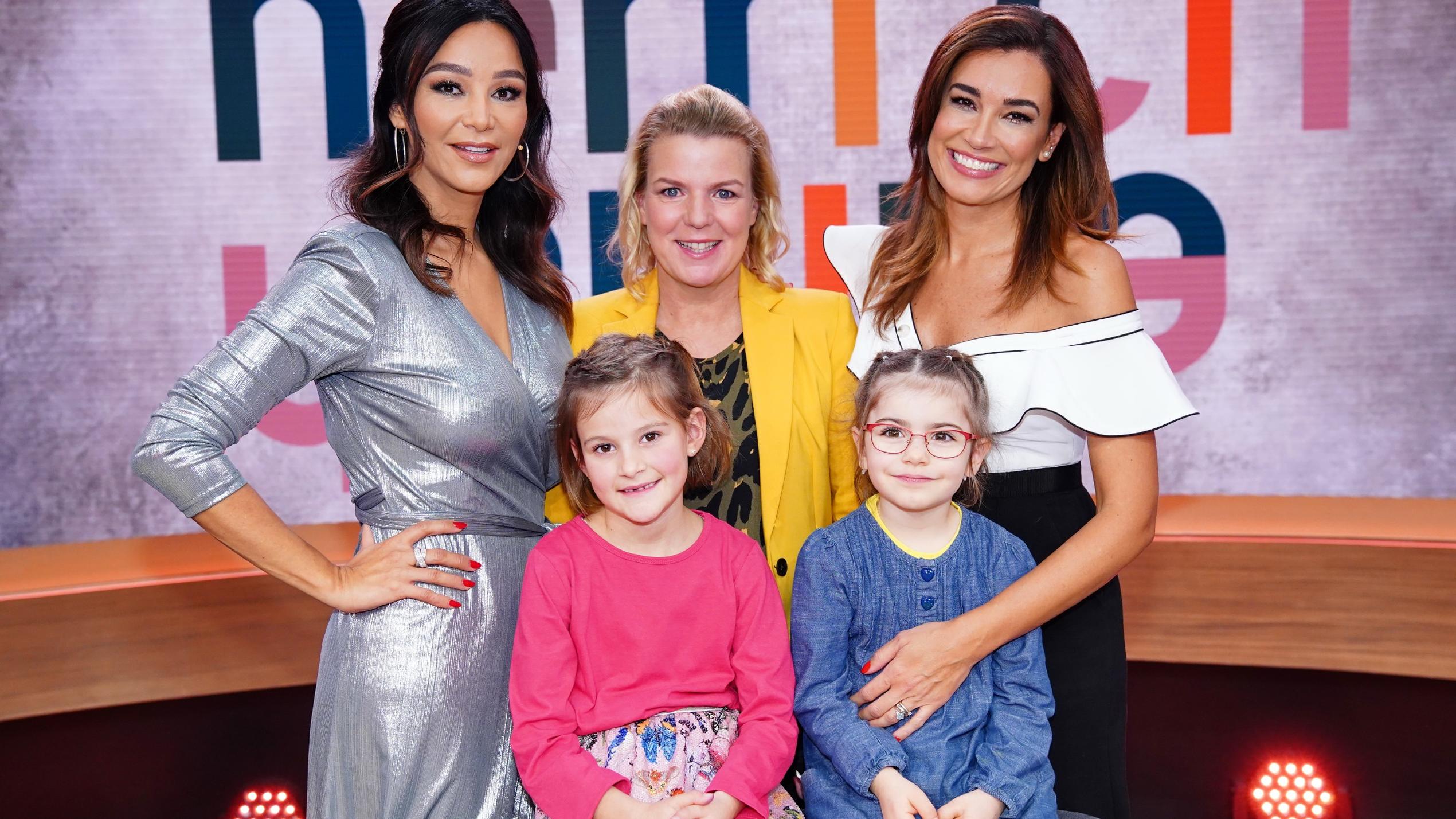 herrlich ehrlich: Verona Pooth & Leni vs. Jana Ina Zarrella & Klara V.l.. Promi-Patin Verona Pooth, Leni Zoch, Moderatorin Mirja Boes, Klara Vollmer-Wagner und Promi-Patin Jana Ina Zarrella