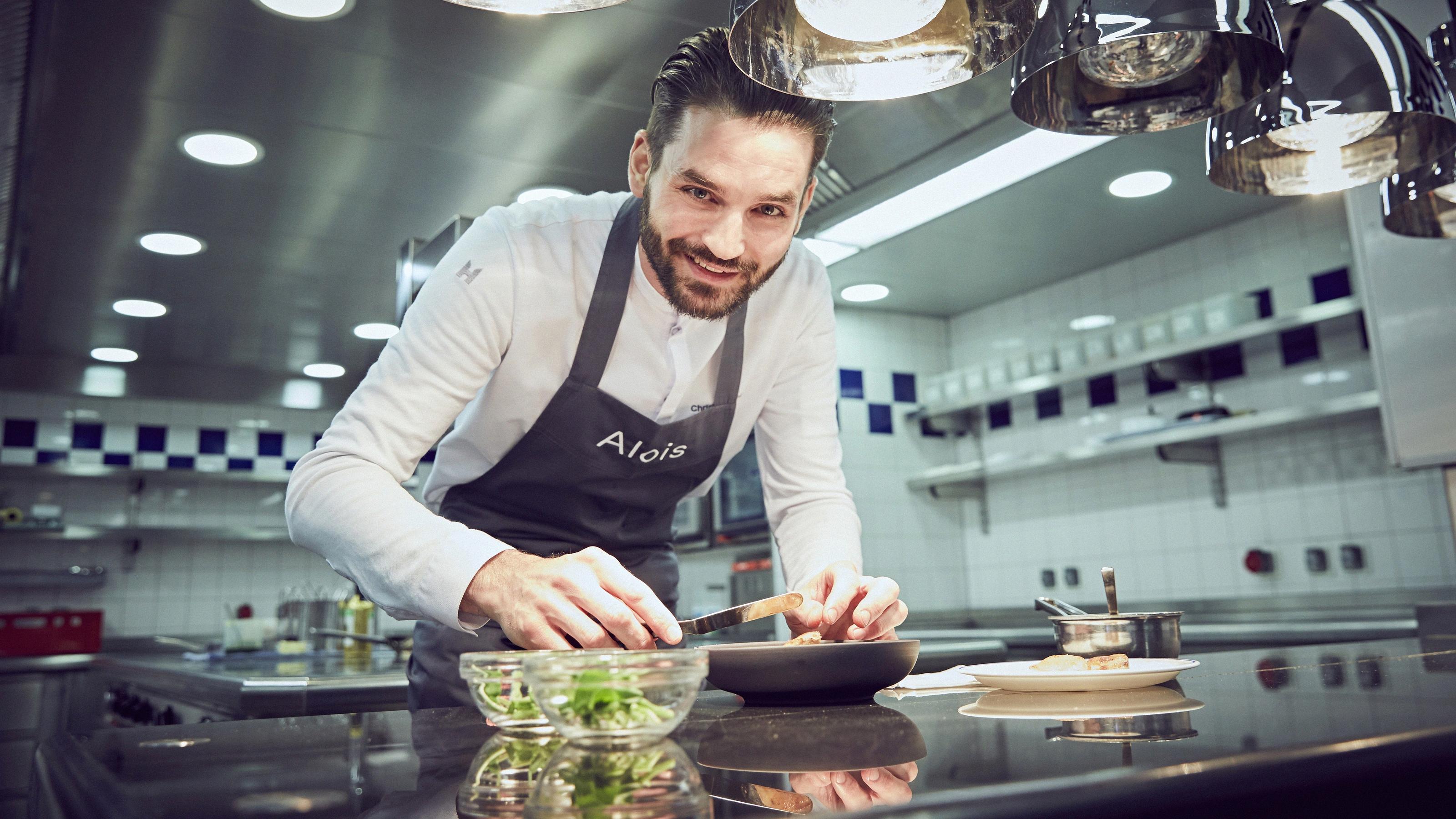 Kitchen Impossible: Christoph Kunz Christoph Kunz kocht im Alois im Münchner Stadtbekannten Dallmayer. Die Verwendung des sendungsbezogenen Materials ist nur mit dem Hinweis und Verlinkung auf TVNOW gestattet.