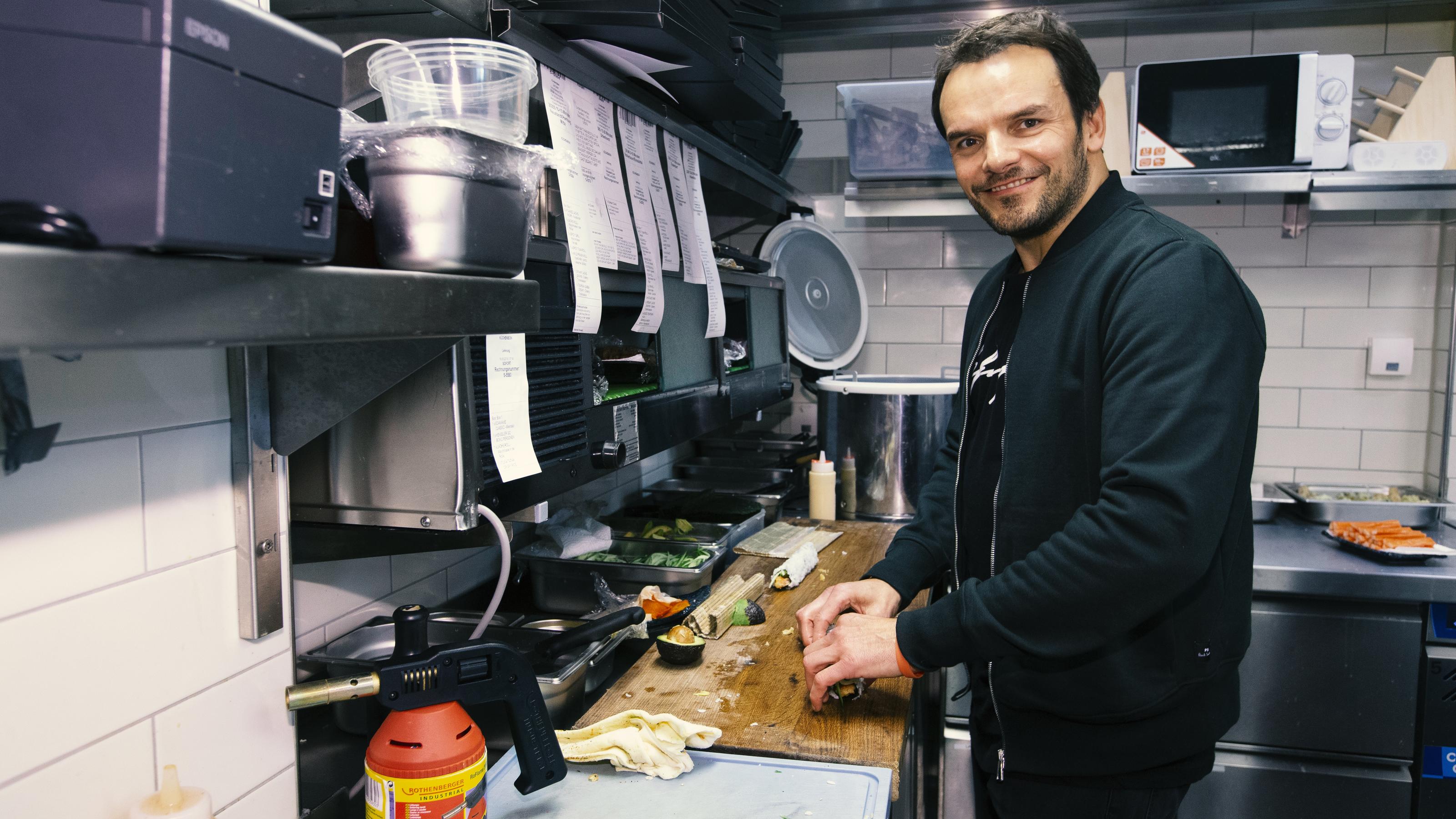 Kitchen Impossible: Steffen Henssler Steffen HensslerDie Verwendung des sendungsbezogenen Materials ist nur mit dem Hinweis und Verlinkung auf TVNOW gestattet.