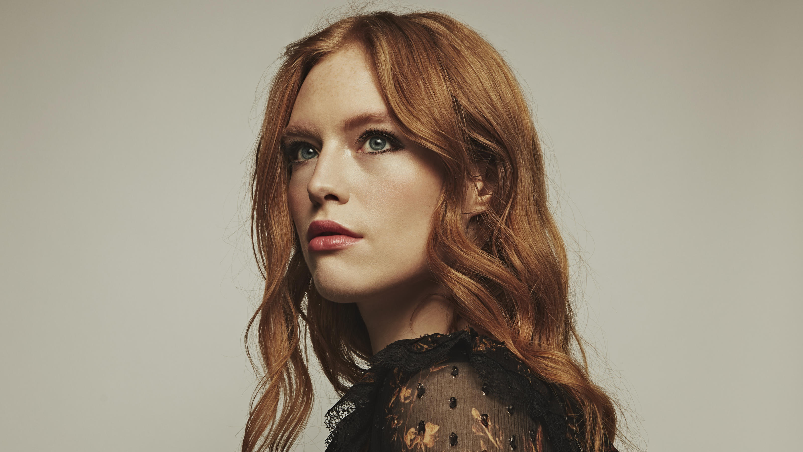 Das sind unsere VOX-Highlights im Februar Freya Ridings ist im Traile rmit ihrem Song "Love Is Fire" zu hören