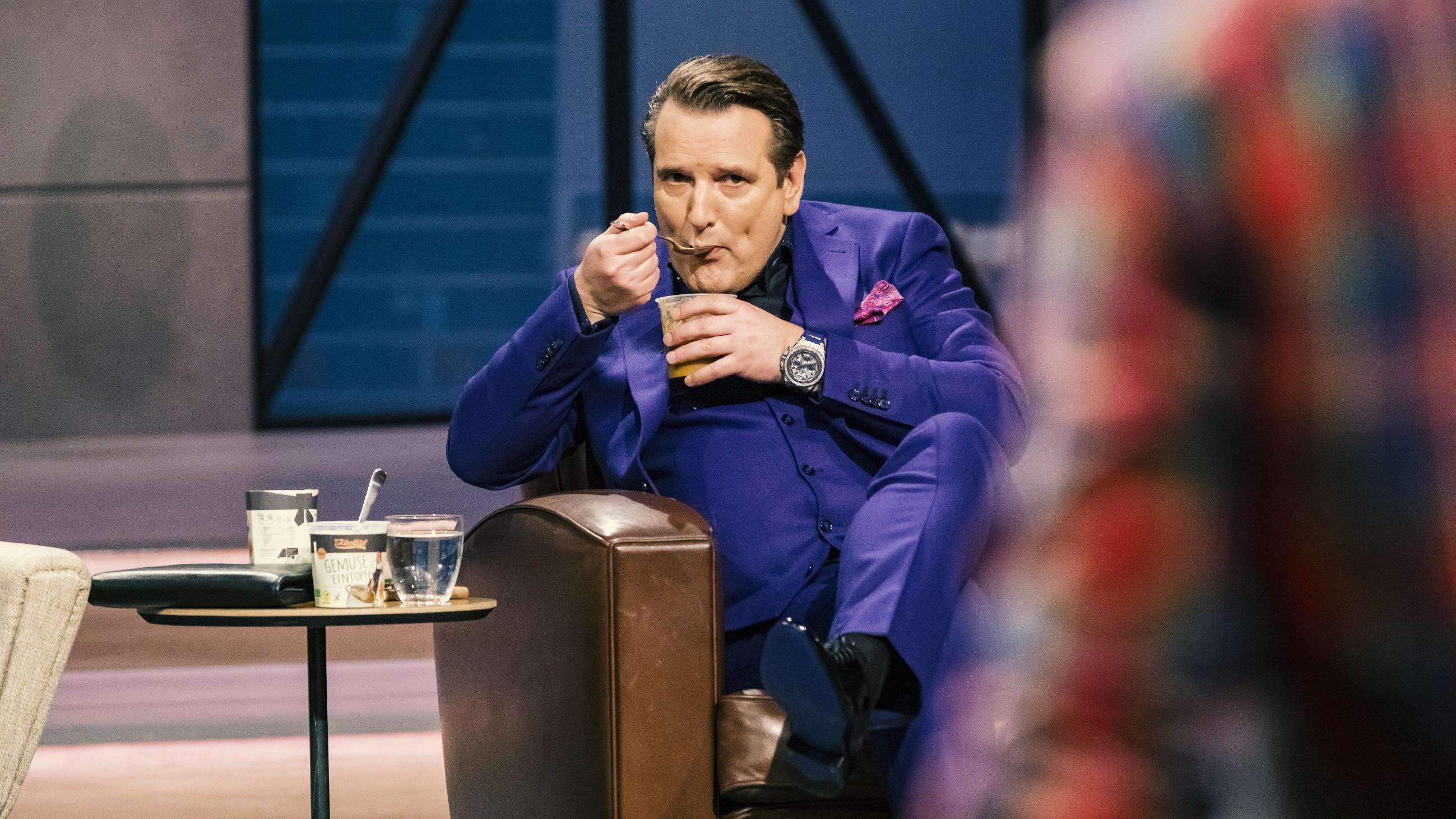 Ralf Dümmel: "Ich liebe Currywurst mit Pommes" Ralf Dümmel liebt Hausmannskost und Süßes