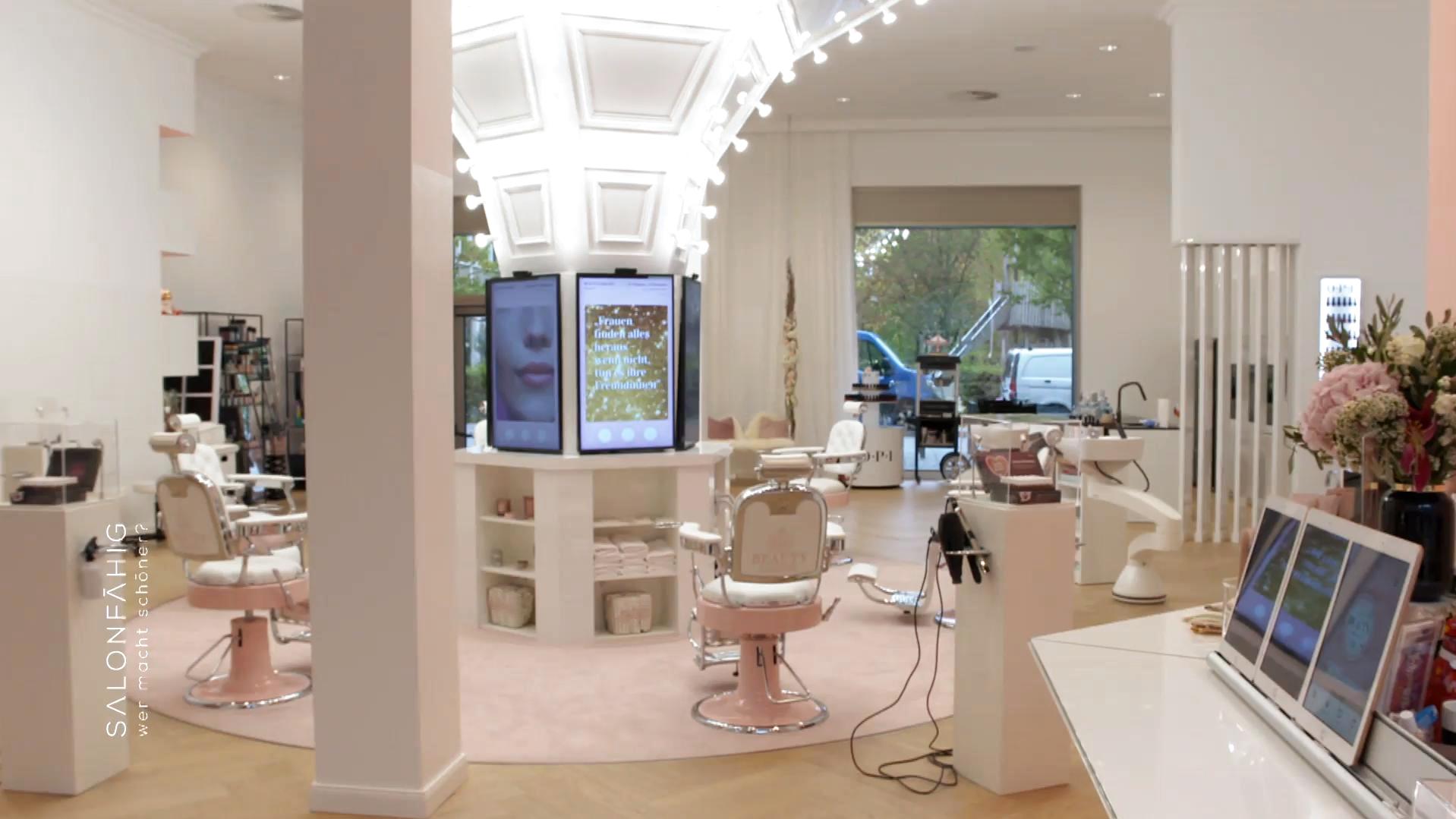 Salonfähig: Ab geht's! Los geht's! Für eine Runde Hollywood-Look im „Beauty Carousel“ einsteigen Salonfähig - Wer macht schöner?
