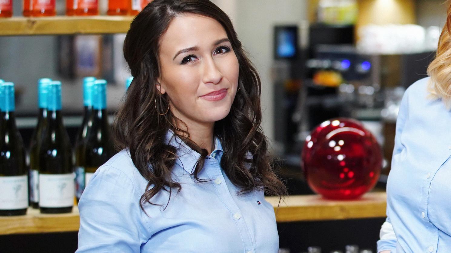 First Dates Hotel: Wenn der Papa ein Blind Date hat! Überraschung für Servicekraft Mariella Die Kellnerinnen Mariella, Anika und Viola (v.l.)