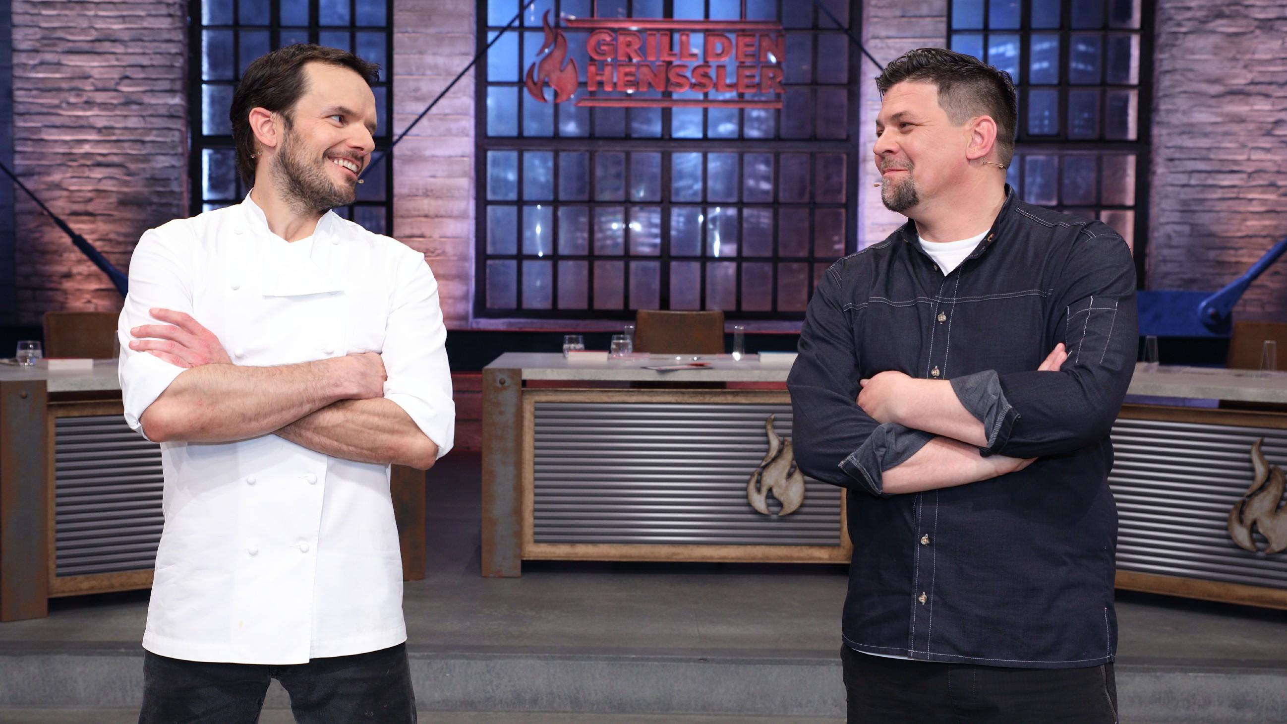 "Grill den Henssler 2020" im TV & VOX-Live-Stream auf TVNOW online sehen Profikoch Steffen Henssler (l.) und Profikoch Tim Mälzer.Die Verwendung des sendungsbezogenen Materials ist nur mit dem Hinweis und Verlinkung auf TVNOW gestattet.