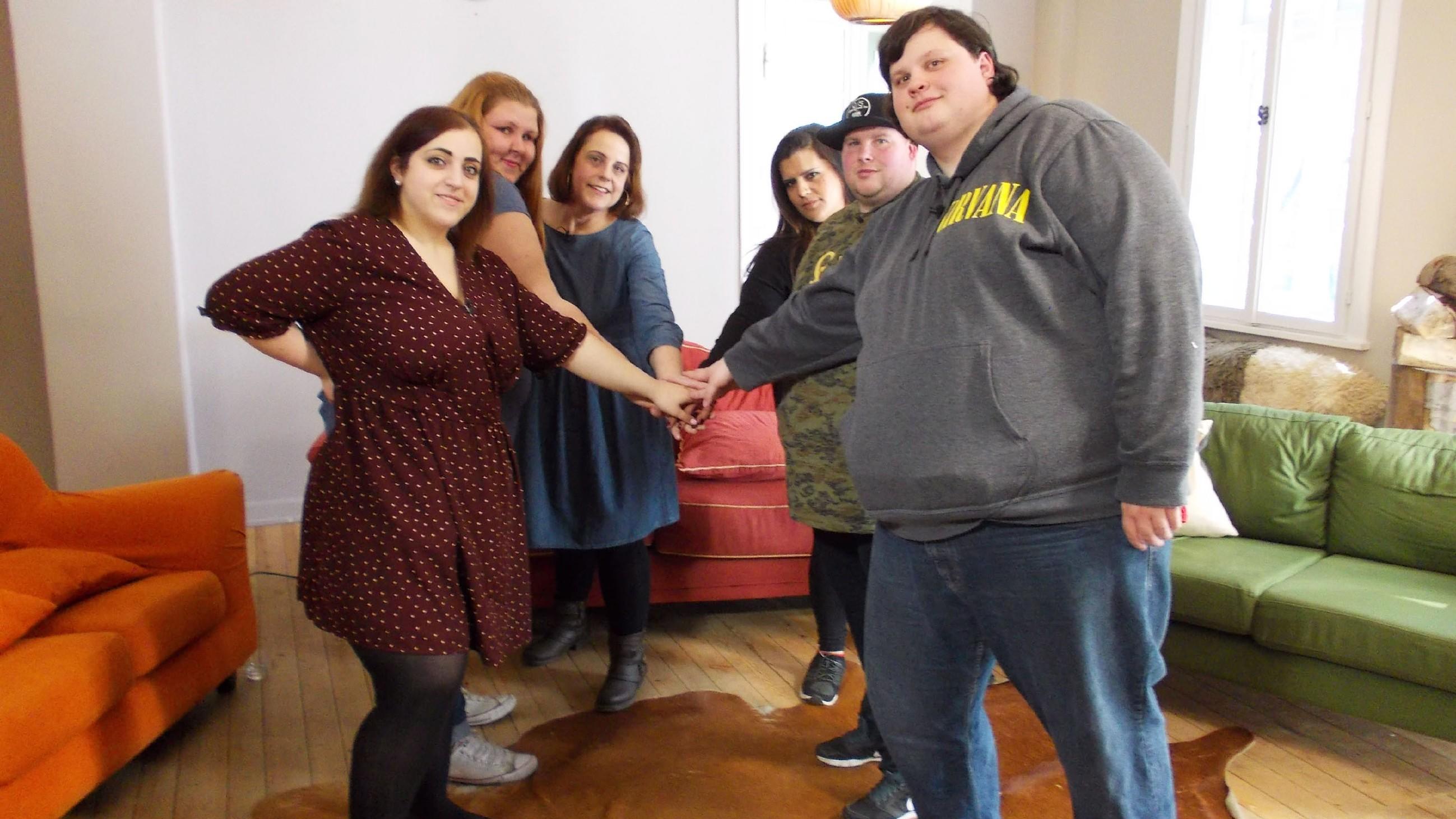 Neue Doku-Reihe: "Verdammt schwer - Unser Kampf gegen die Kilos" Chiara, Lisa, Alexandra, Aaliyah, Daniel und Mark (v.li.)