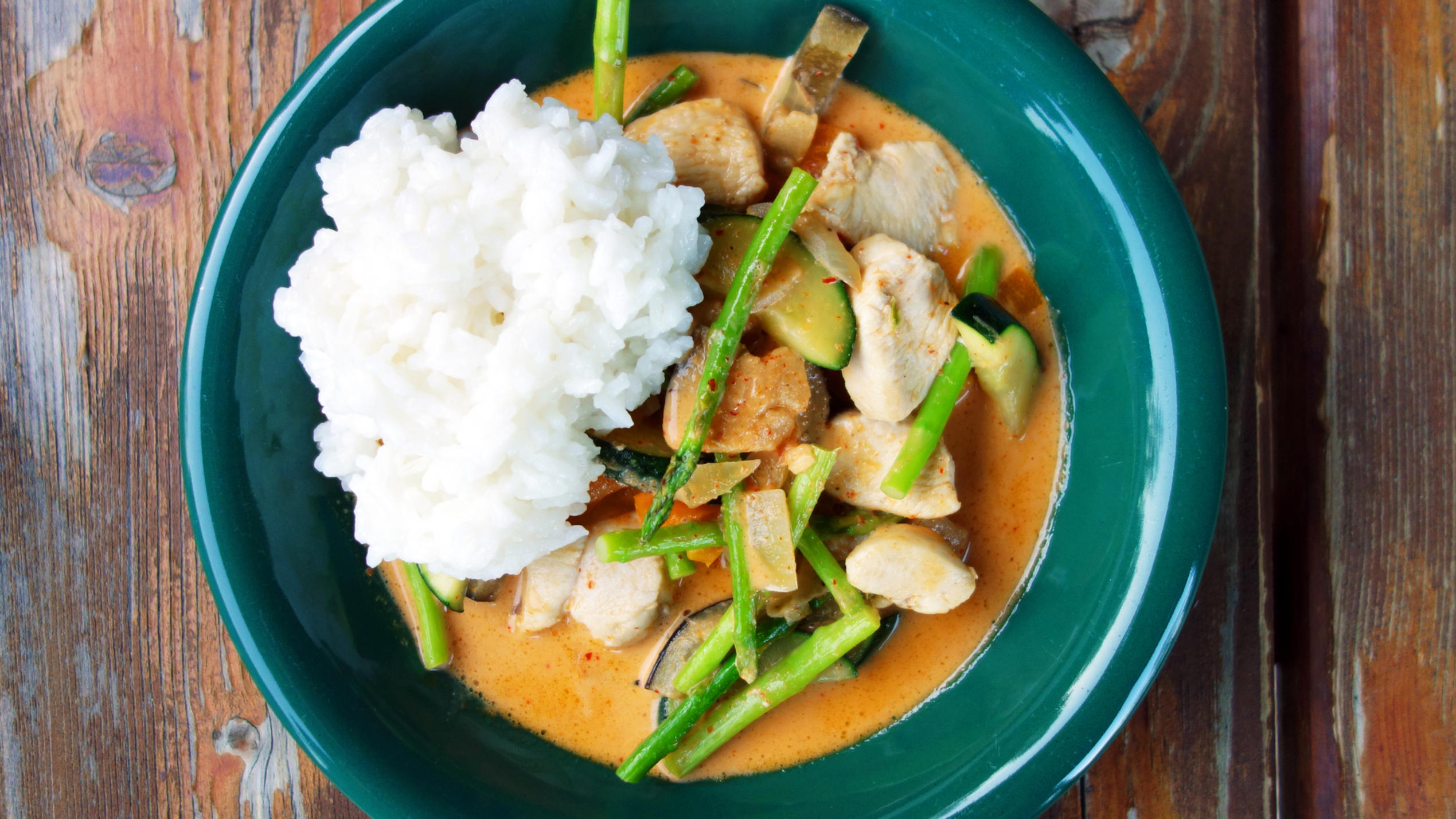 Clever einkaufen und essen: Der große Wochenplan mit Rezepten und Einkaufsliste Gemüse-Hähnchen-Curry