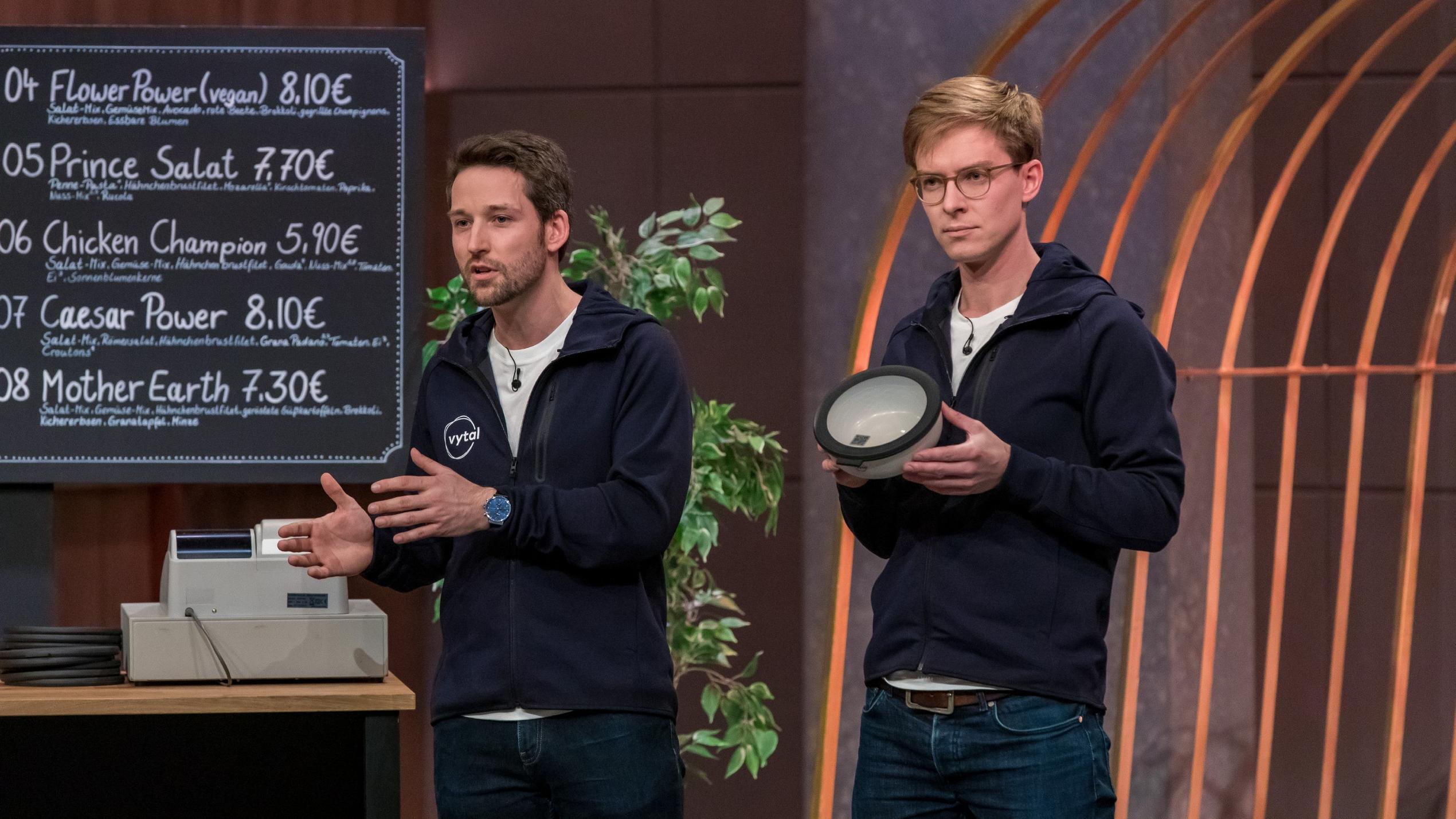 „VYTAL“ bei „Die Höhle der Löwen“: Ein Mehrwegsystem ohne Pfand - kann das funktionieren? Tim Breker und Sven Witthöft präsentieren in "Die Höhle der Löwen" mit "Vytal" Verpackungssharing für Take Away und Lieferessen.