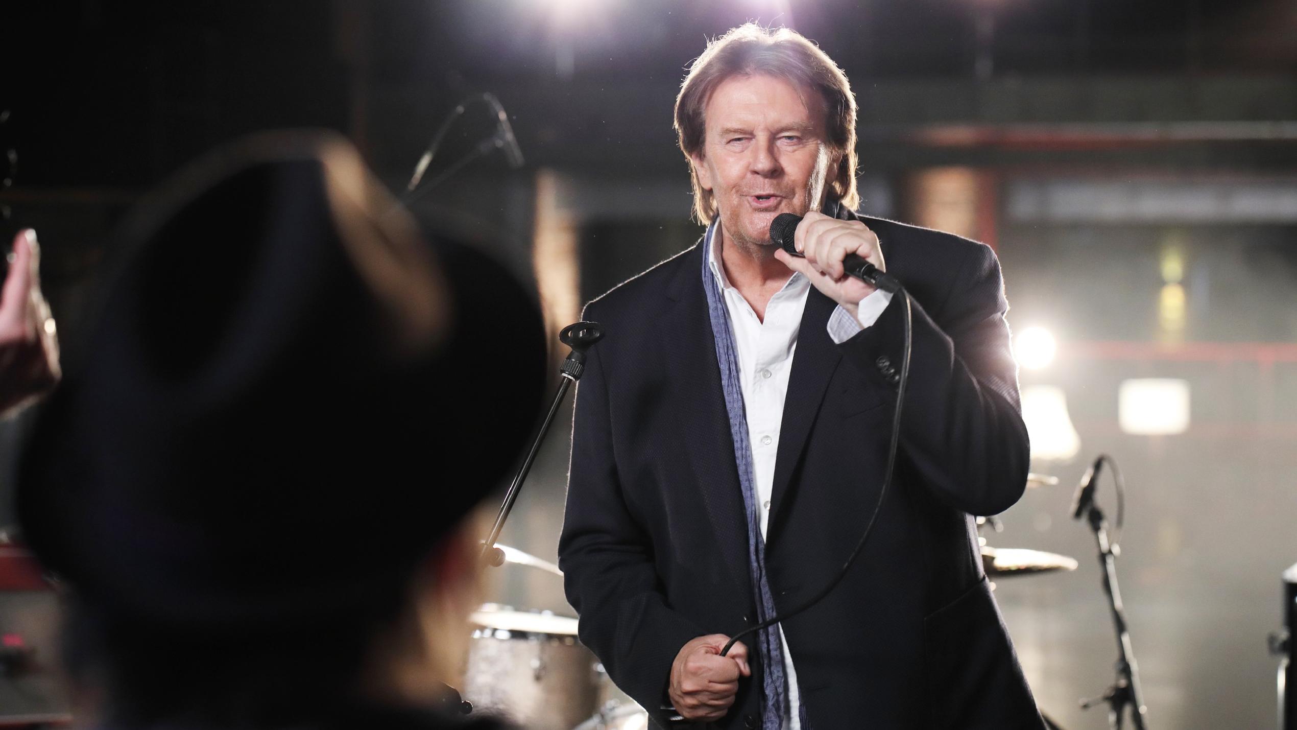 Zwischen Tüll und Tränen: Howard Carpendale verzaubert mit seinem neuen Song „Mit viel, viel Herz" Howard Carpendale