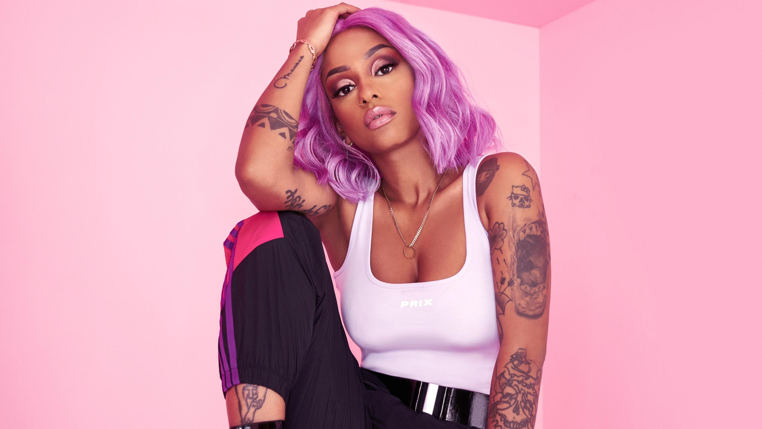 Sing meinen Song 2021: Nura ist als erste Rapperin überhaupt mit dabei Rapperin und Sängerin Nura ist bei „Sing meinen Song“ 2021 dabei.